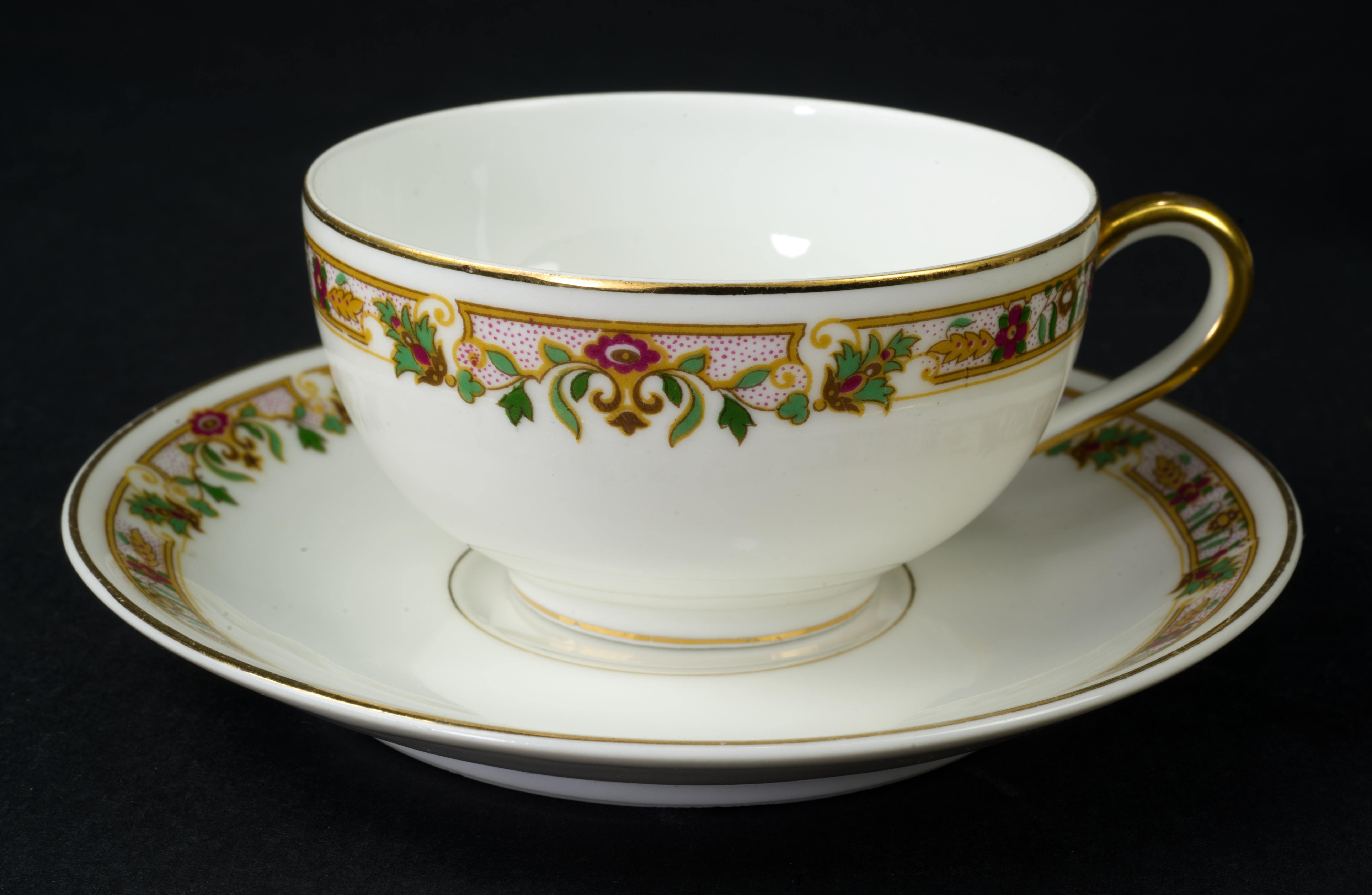 Juego de 6 tazas y platillos Bernardaud Limoges Art Déco Francia 1900-1929 en venta 3