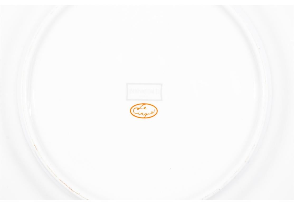 Porcelaine Ensemble de 6 assiettes plates vertes de Bernardaud Limoges pour le restaurant Cirque en vente