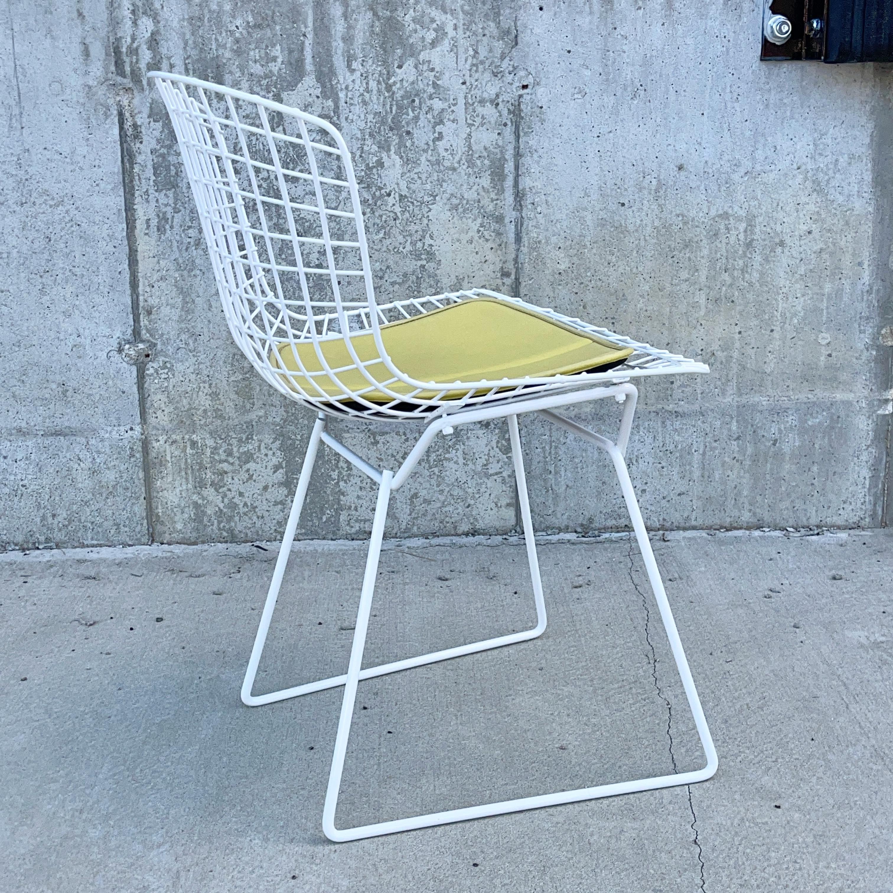 Set of 6 Bertoia Wire Chairs with Original Yellow Cushions by Knoll For Sale 7