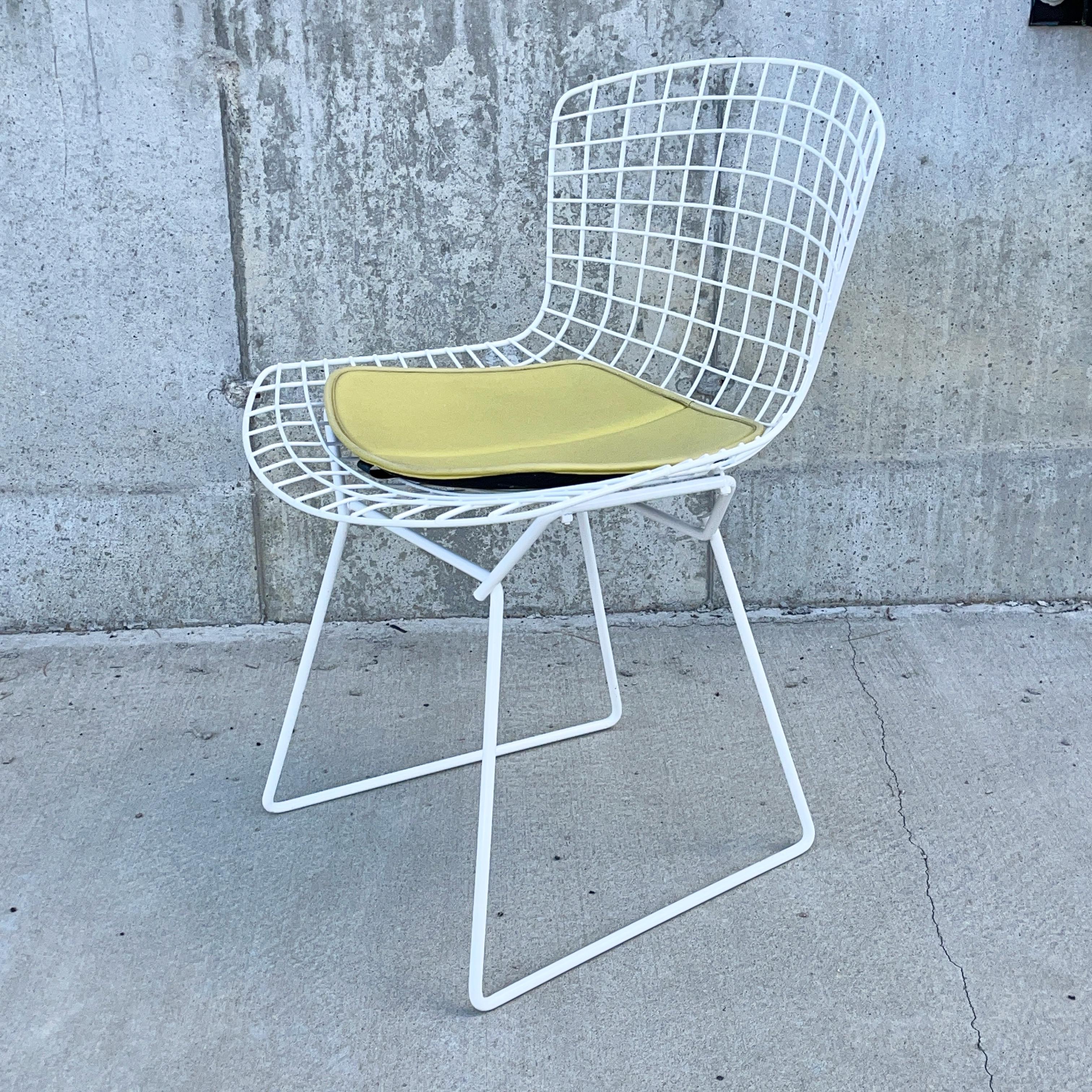 Set of 6 Bertoia Wire Chairs with Original Yellow Cushions by Knoll For Sale 8