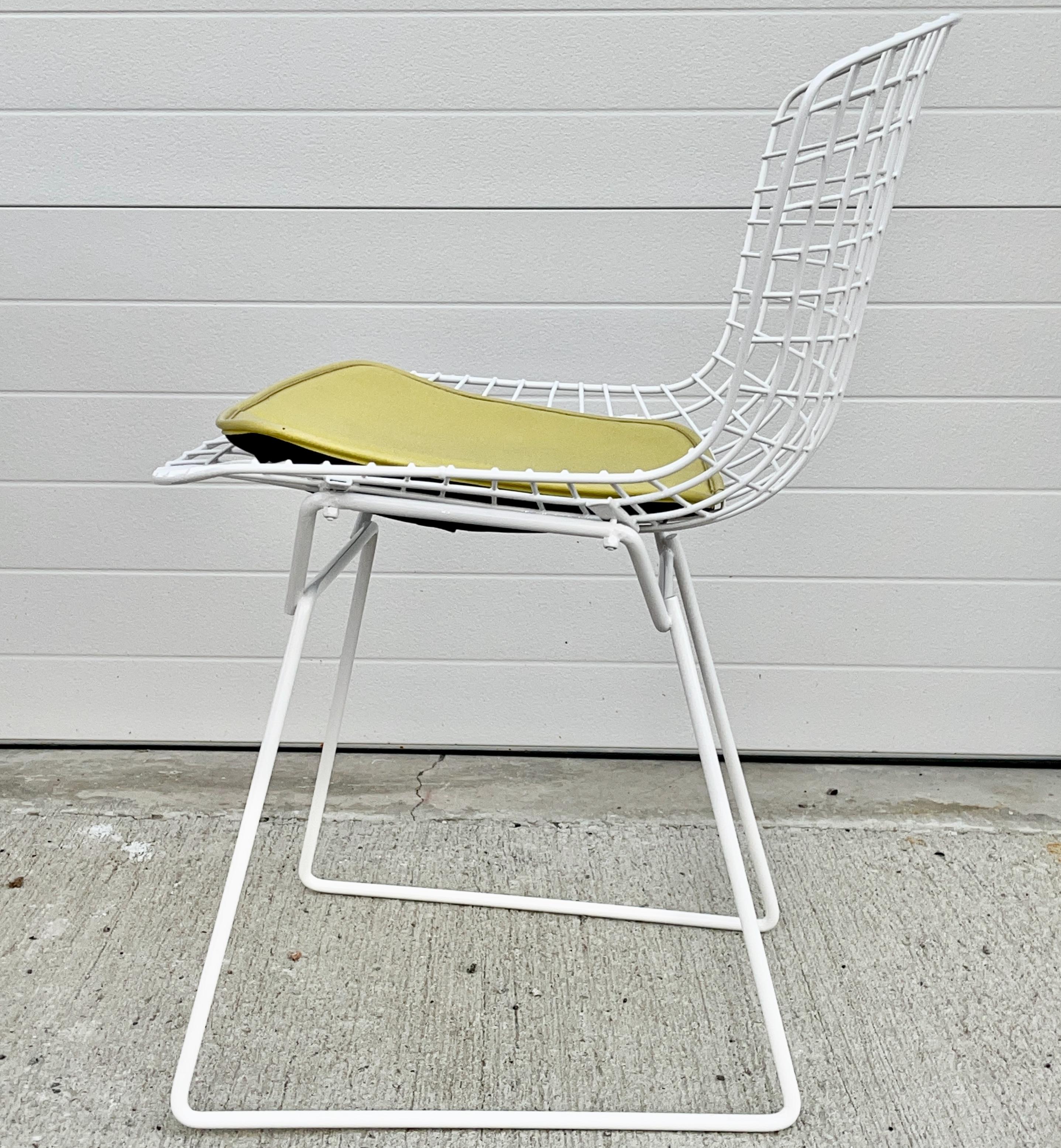 Set of 6 Bertoia Wire Chairs with Original Yellow Cushions by Knoll In Good Condition For Sale In Hanover, MA