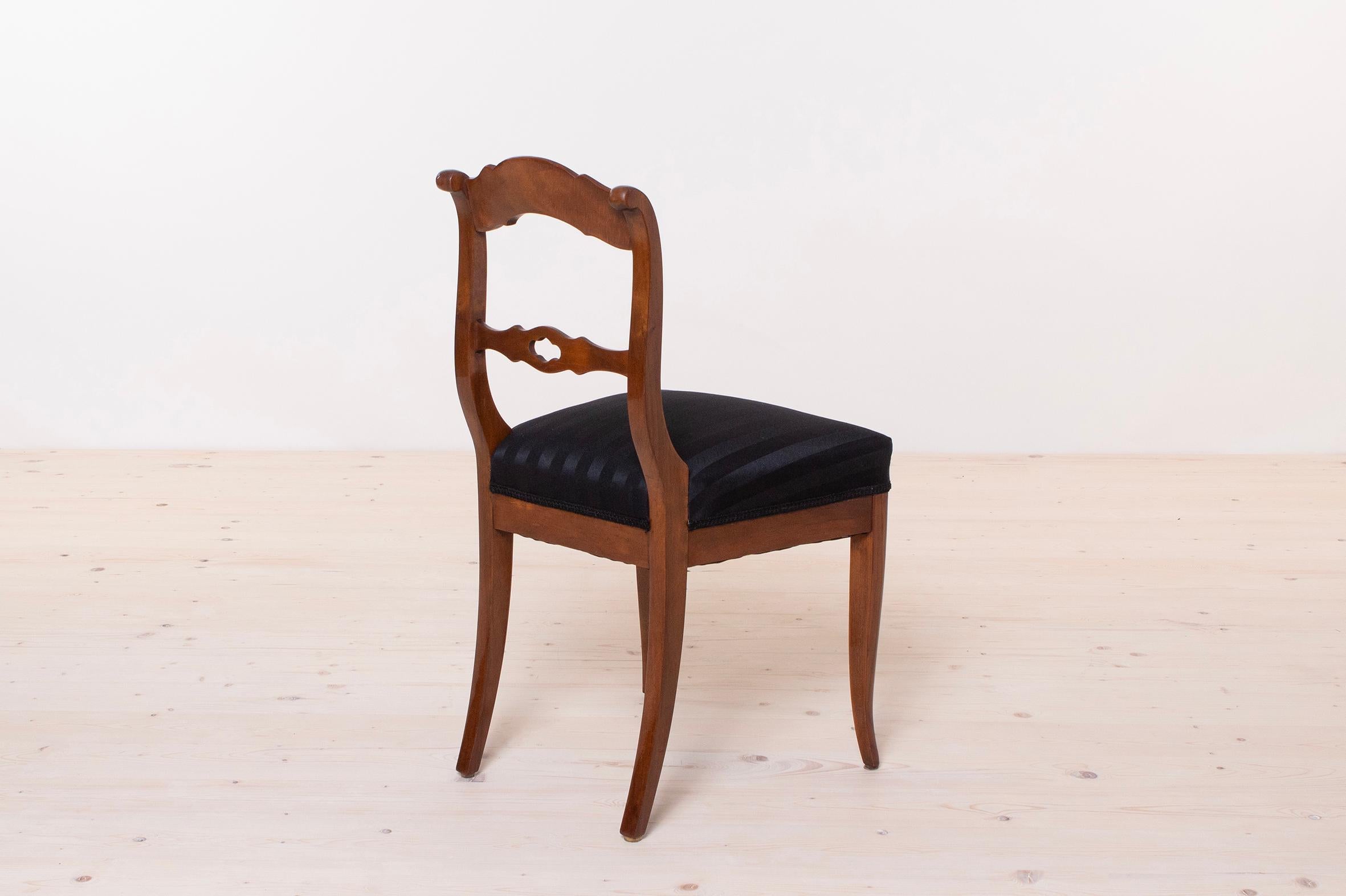 Ensemble de 6 chaises noires élégantes Biedermeier, Allemagne, 19ème siècle, entièrement restaurées en vente 3