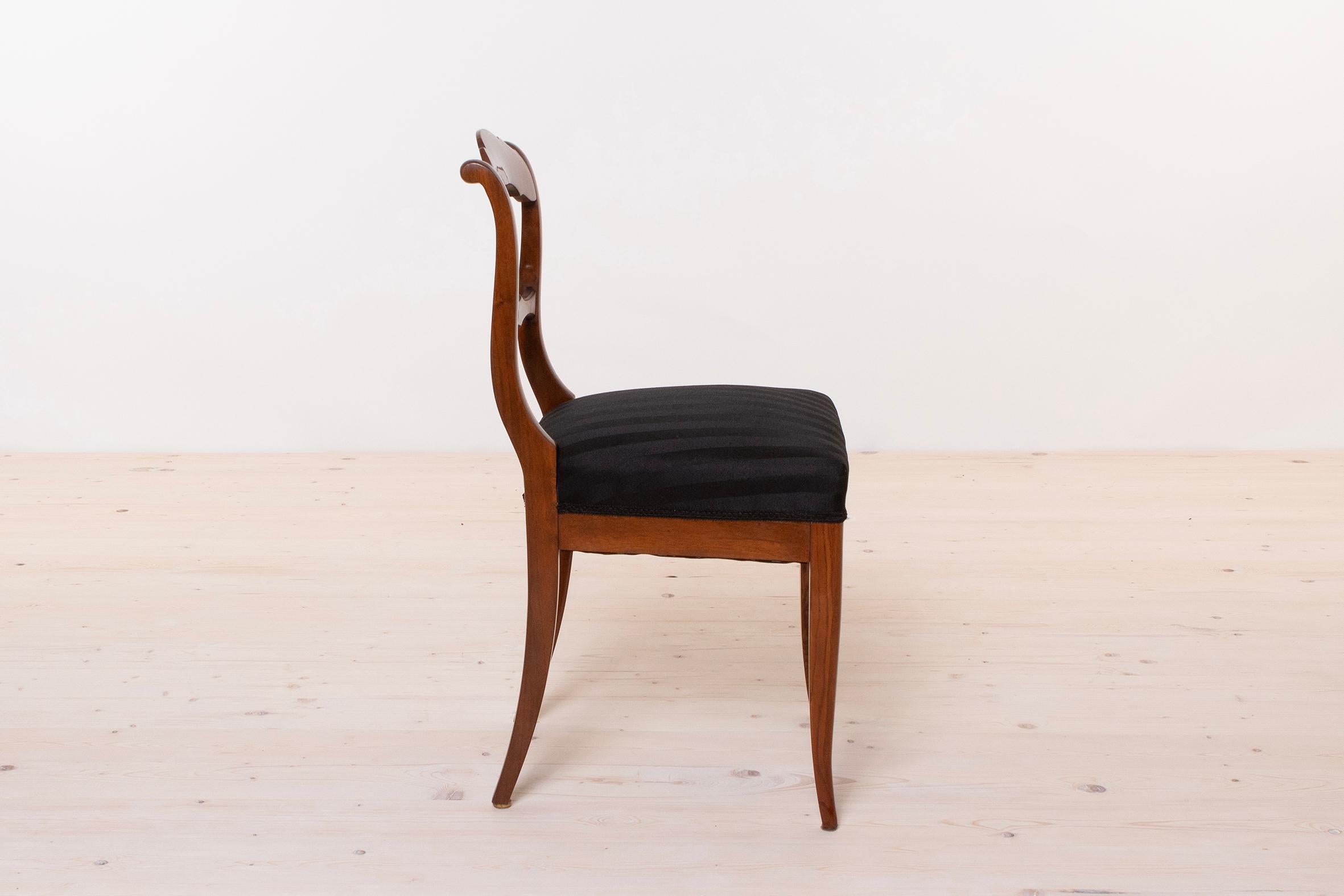 Ensemble de 6 chaises noires élégantes Biedermeier, Allemagne, 19ème siècle, entièrement restaurées en vente 4