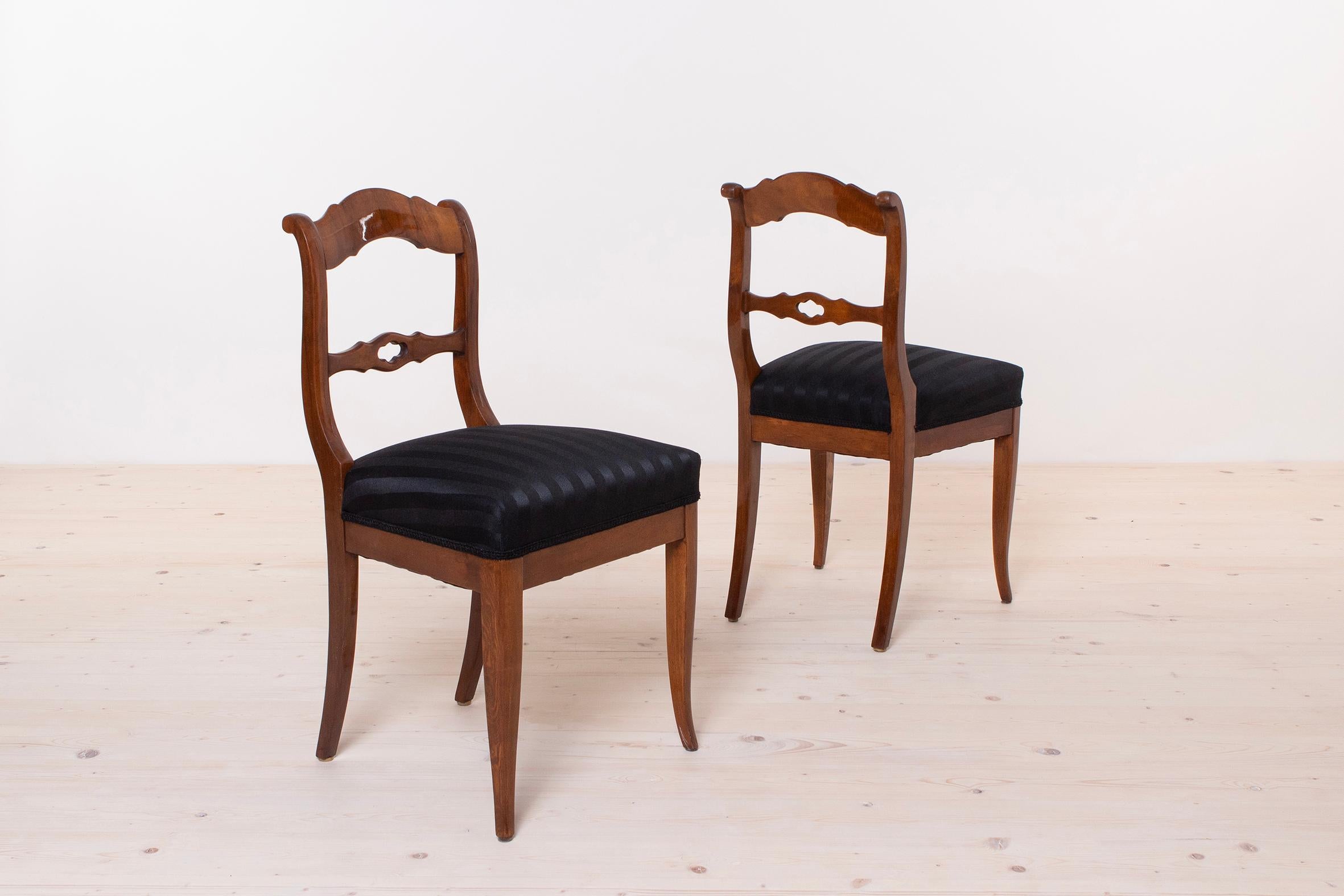 Poli Ensemble de 6 chaises noires élégantes Biedermeier, Allemagne, 19ème siècle, entièrement restaurées en vente