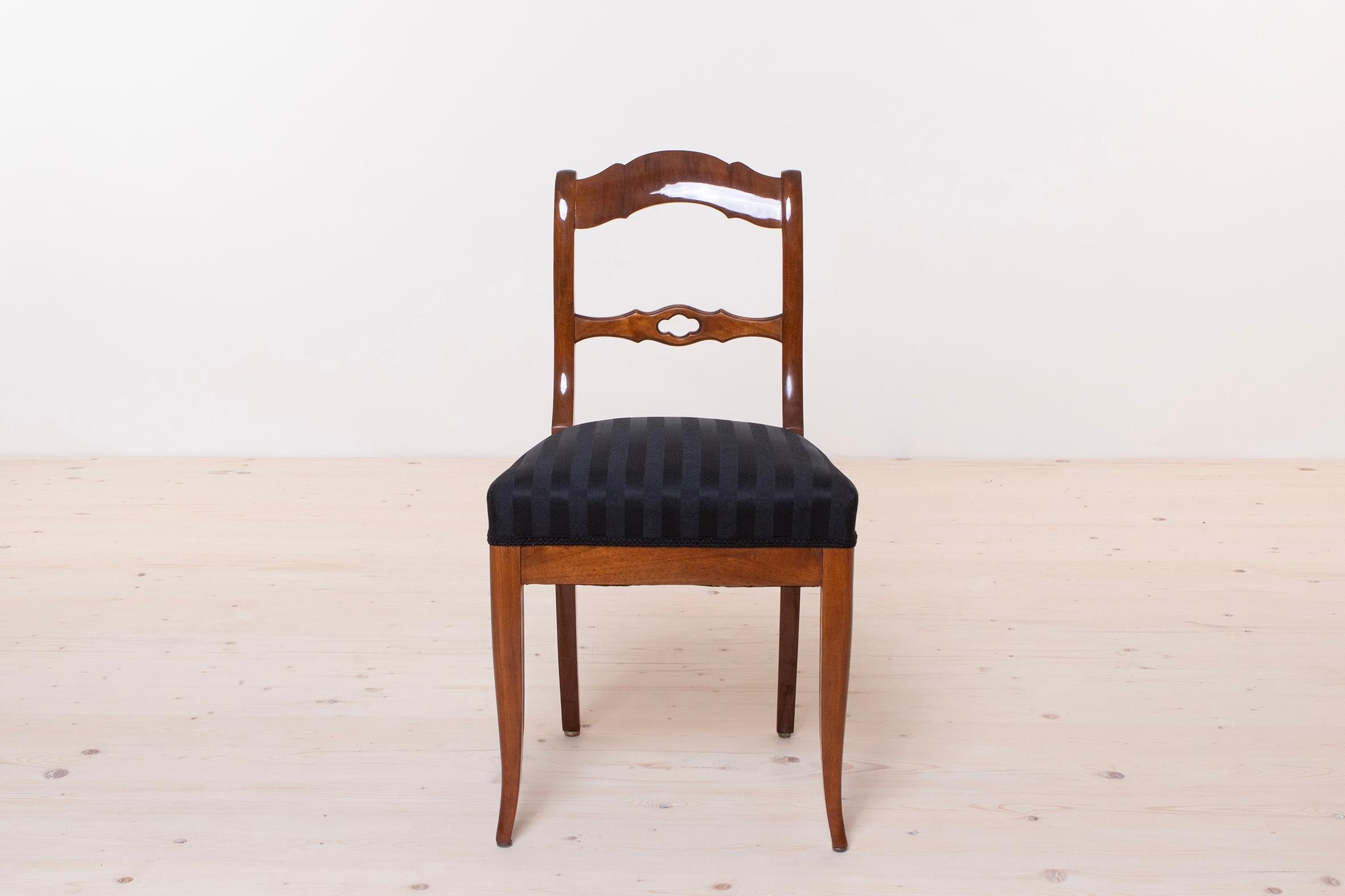 Walnut Set of 6 Biedermeier Elegant Black Chairs, Germany, 19th Century, Fully Restored For Sale