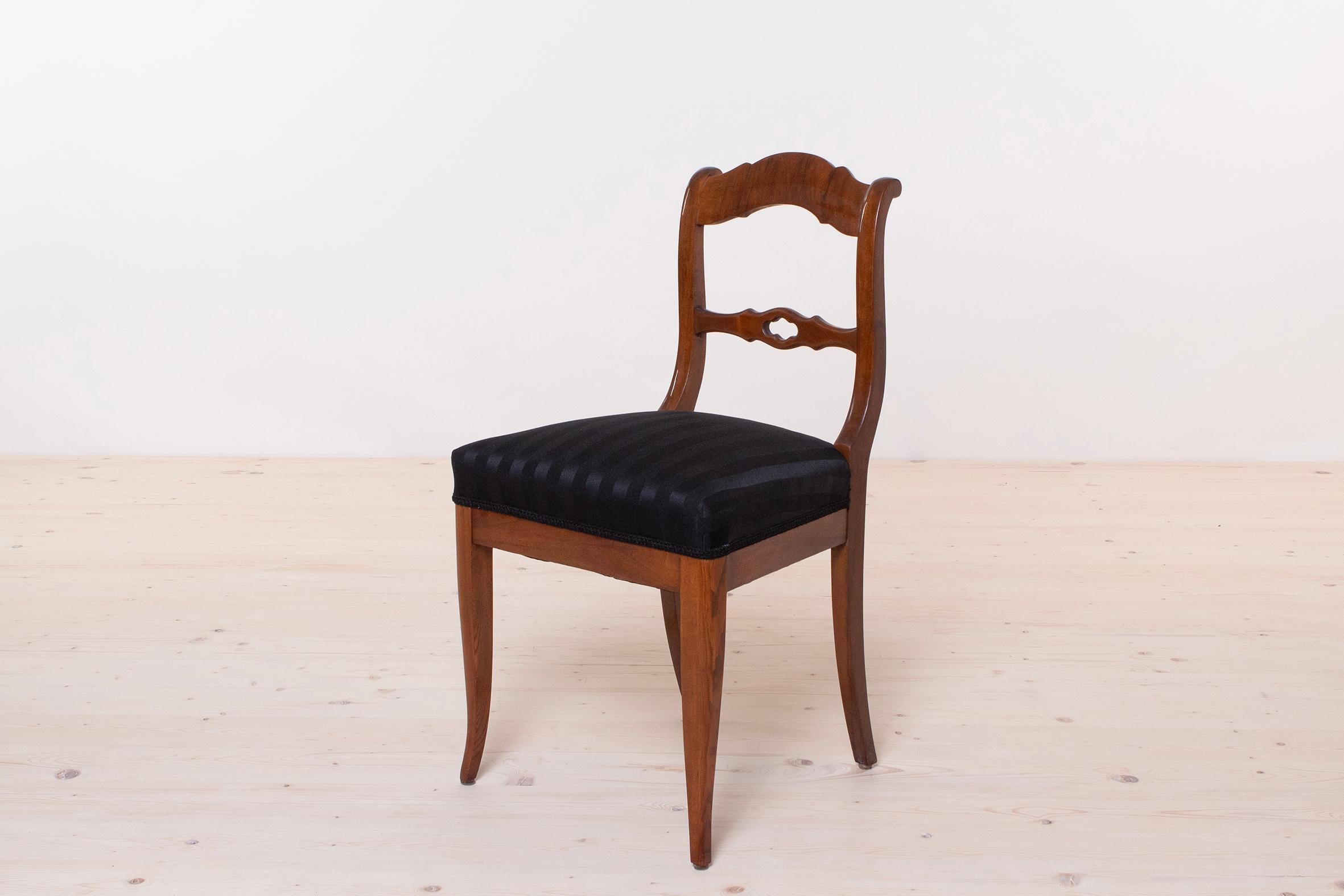 XIXe siècle Ensemble de 6 chaises noires élégantes Biedermeier, Allemagne, 19ème siècle, entièrement restaurées en vente