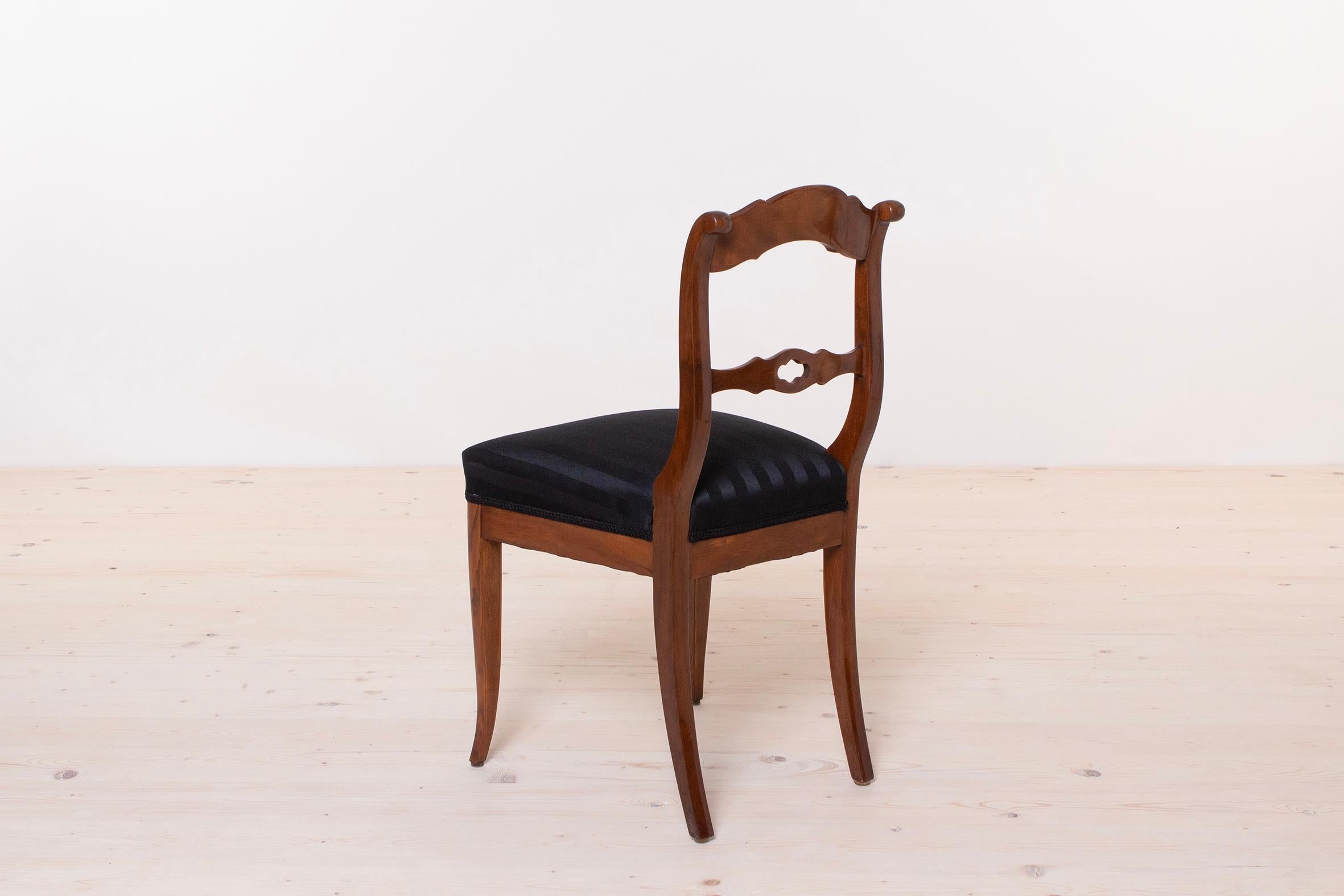 Ensemble de 6 chaises noires élégantes Biedermeier, Allemagne, 19ème siècle, entièrement restaurées en vente 1