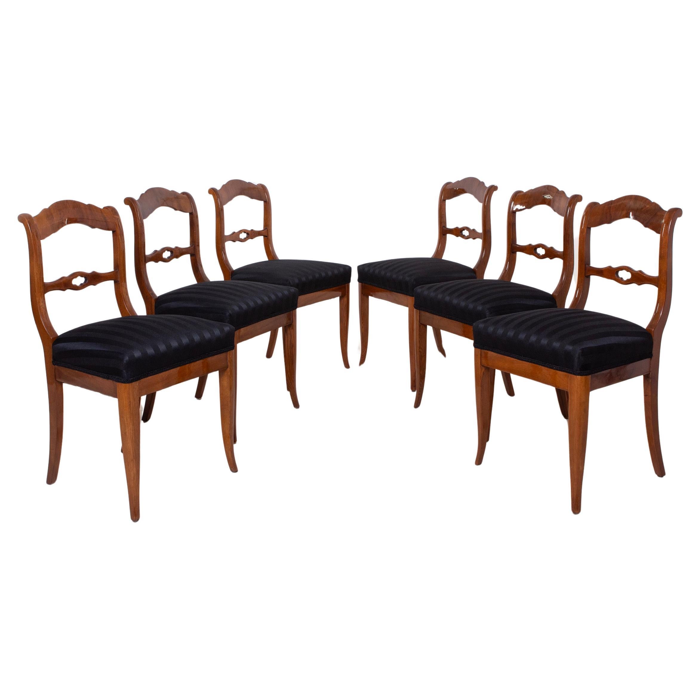 Ensemble de 6 chaises noires élégantes Biedermeier, Allemagne, 19ème siècle, entièrement restaurées en vente