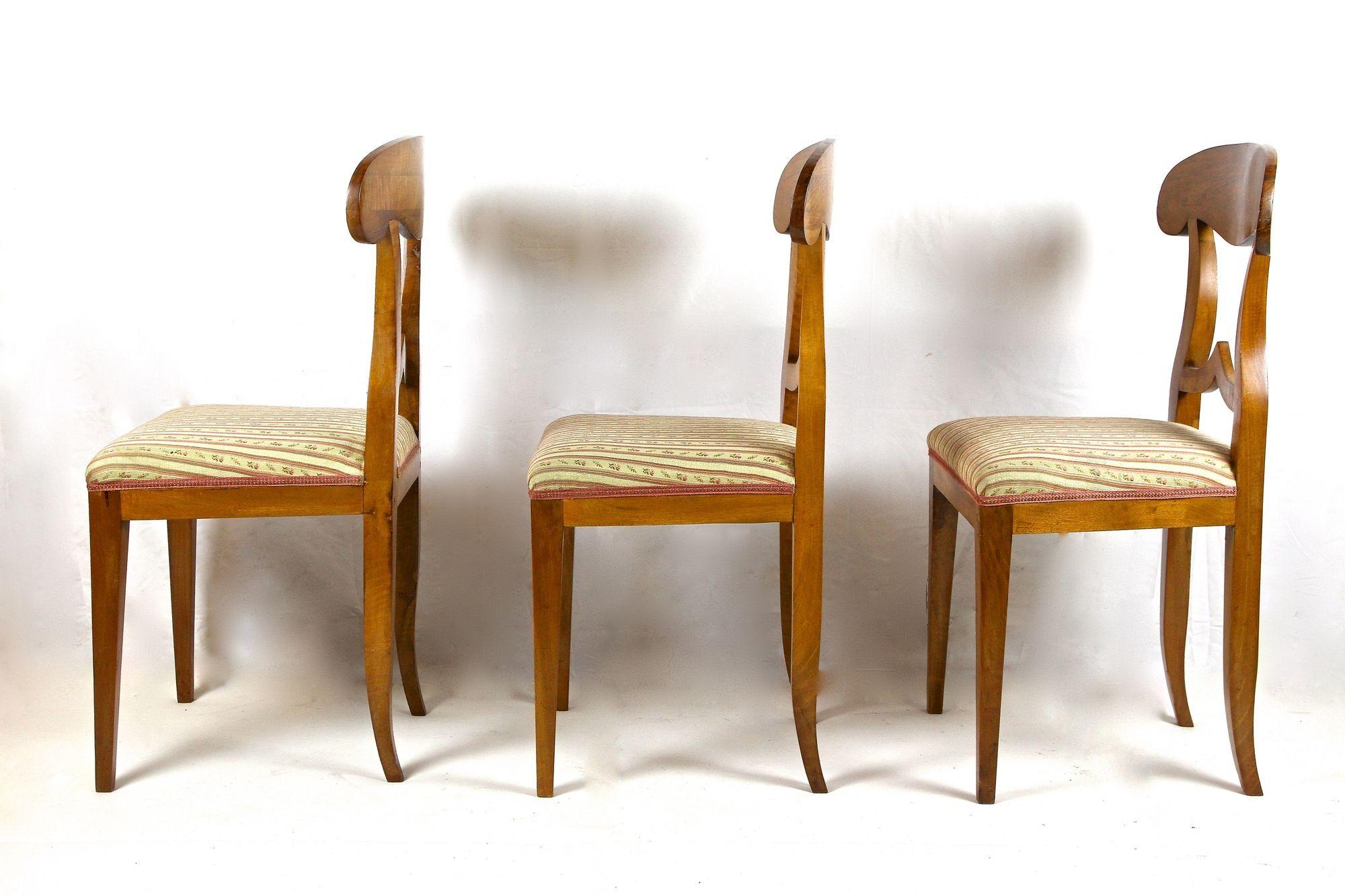 Set Of 6 Biedermeier Nutwood Shovel Dining Chairs, 19th Century, AT ca. 1830 For Sale 1