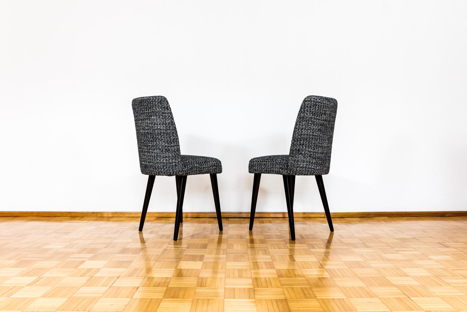 20ième siècle Ensemble de 6 chaises noires, années 1960, Pologne en vente
