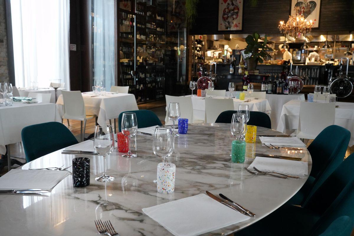Italiano Set di 6 bicchieri neri da bere Goto Murano, unici e fatti a mano in vendita