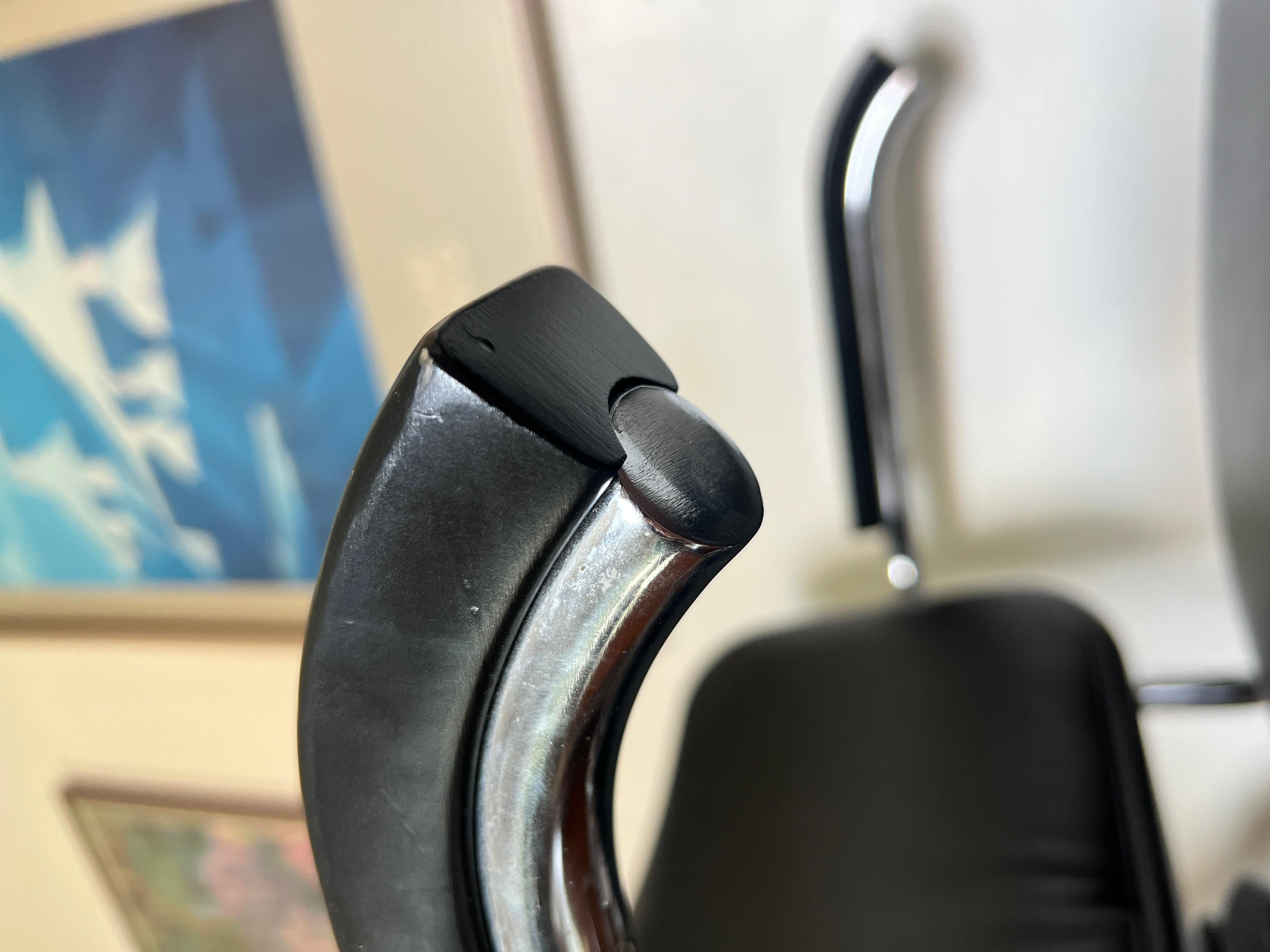 Ensemble de 6 fauteuils en cuir noir de Marcel Breuer pour Thonet modèle S64 en vente 7