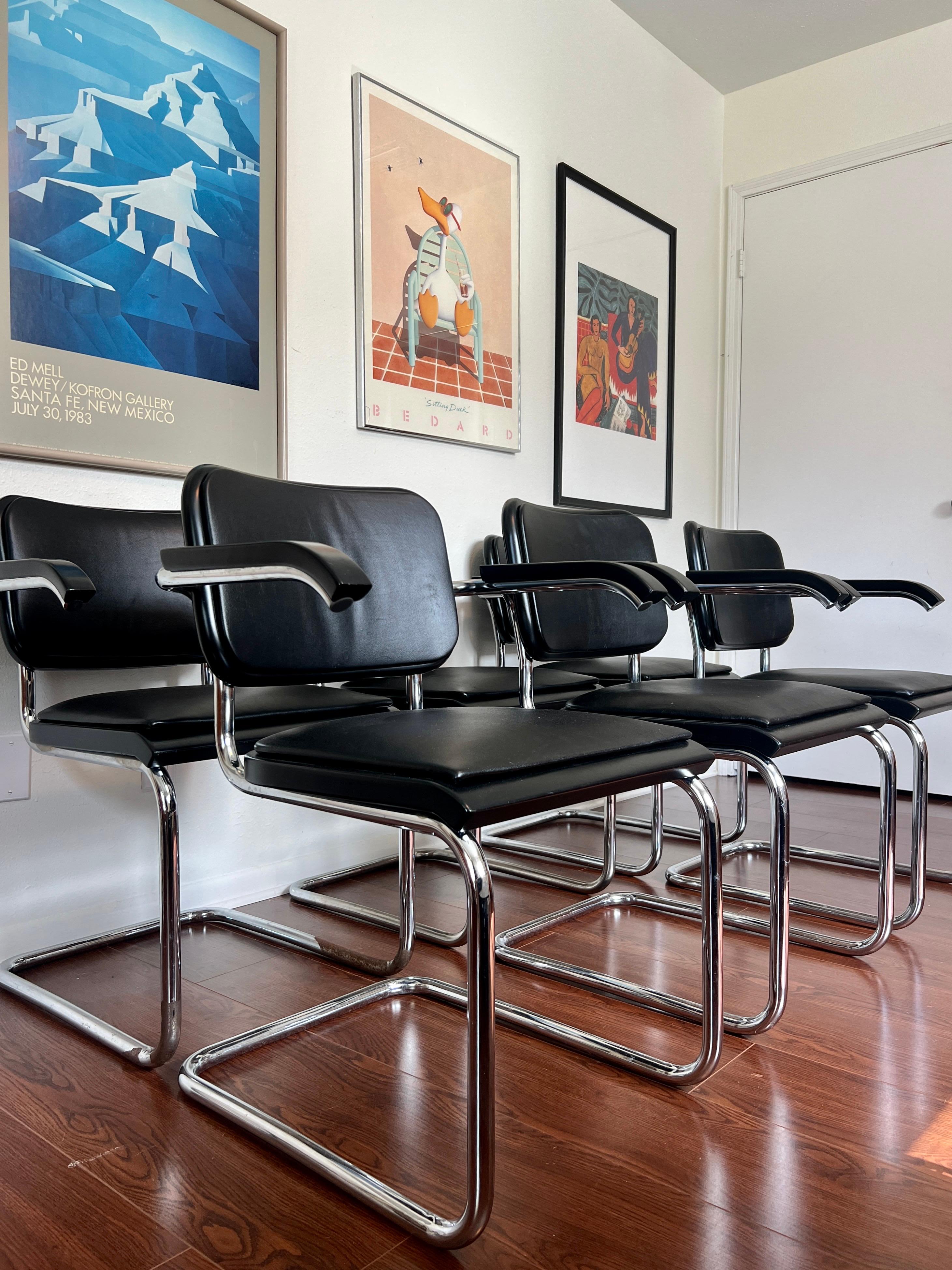 Italian Set of 6 black leather arm chairs by Marcel Breuer for Thonet model S64 For Sale
