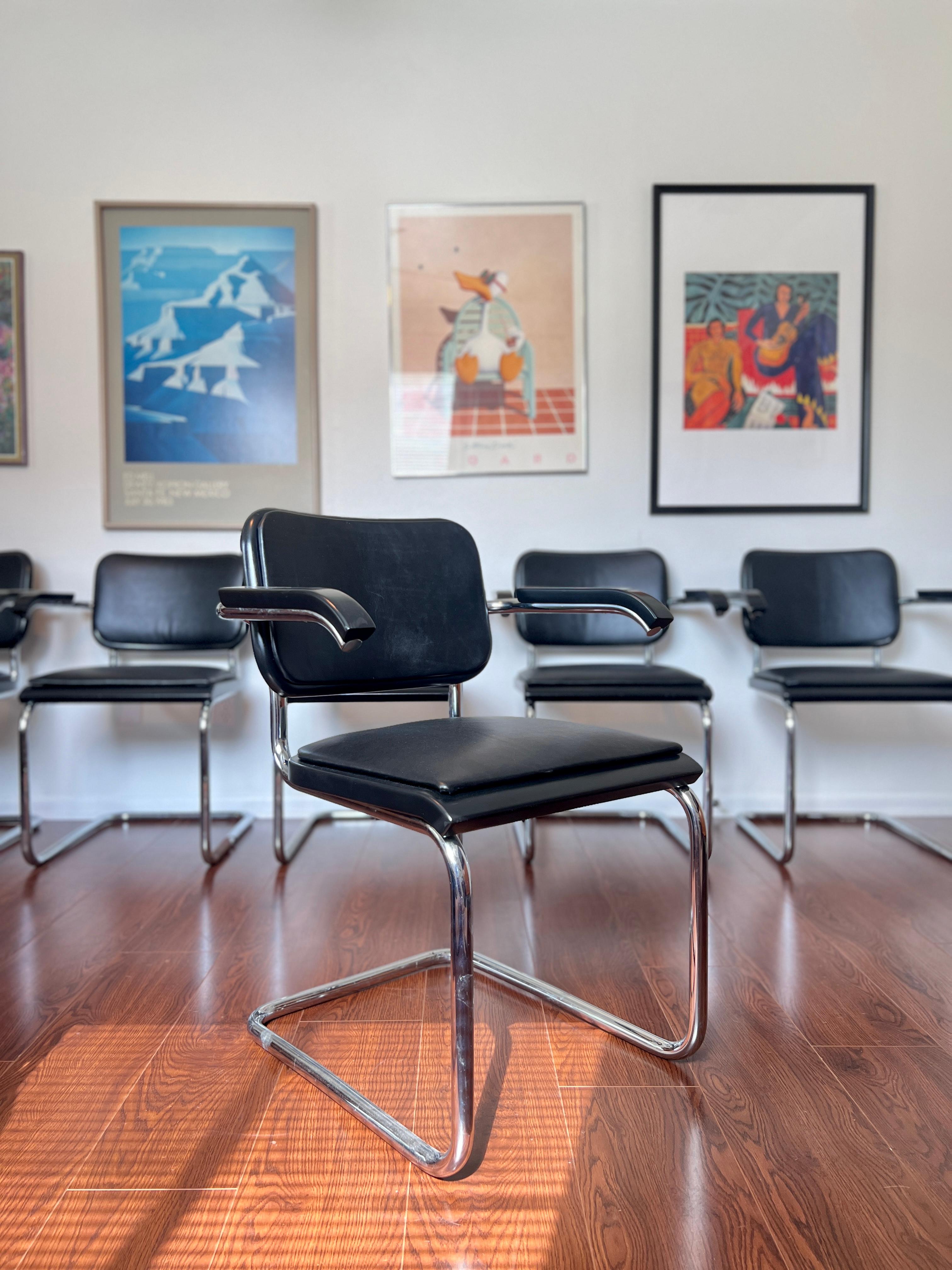 Set of 6 black leather arm chairs by Marcel Breuer for Thonet model S64 In Good Condition For Sale In Houston, TX