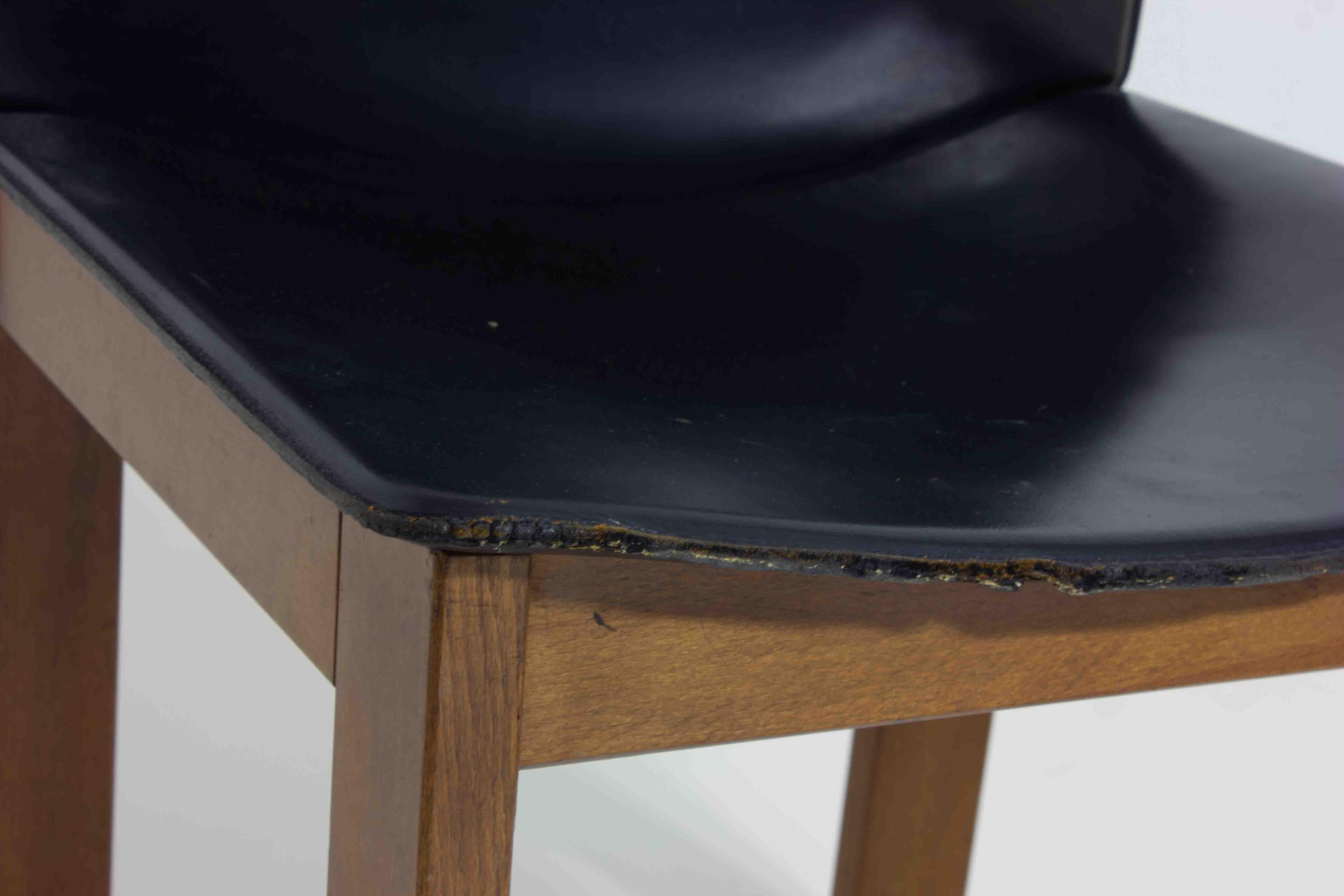 Juego de 6 sillas de comedor de cuero negro de Afra & Tobia Scarpa, años 70 en venta 7