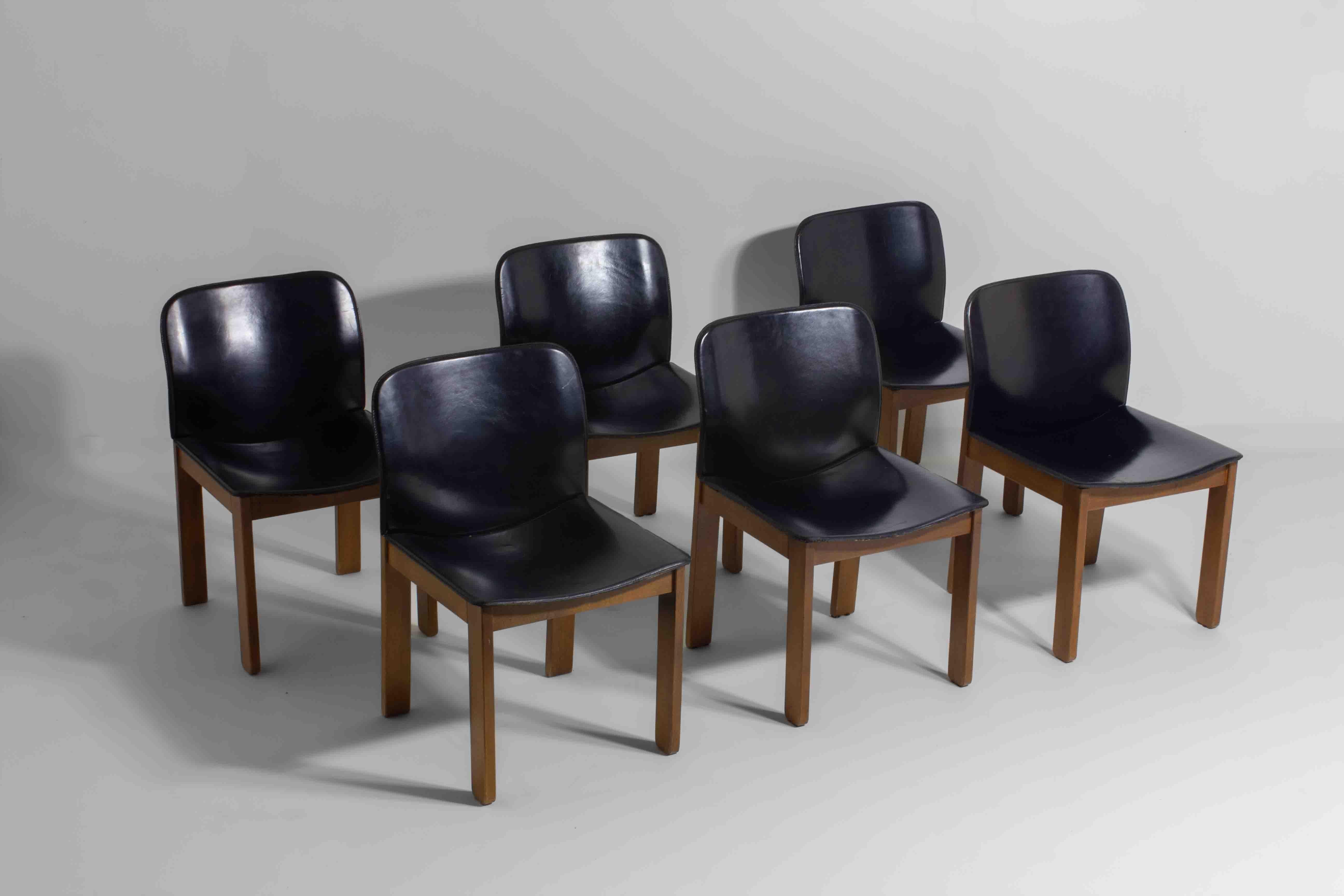 Juego de 6 sillas de comedor de cuero negro de Afra & Tobia Scarpa, años 70 Italiano en venta