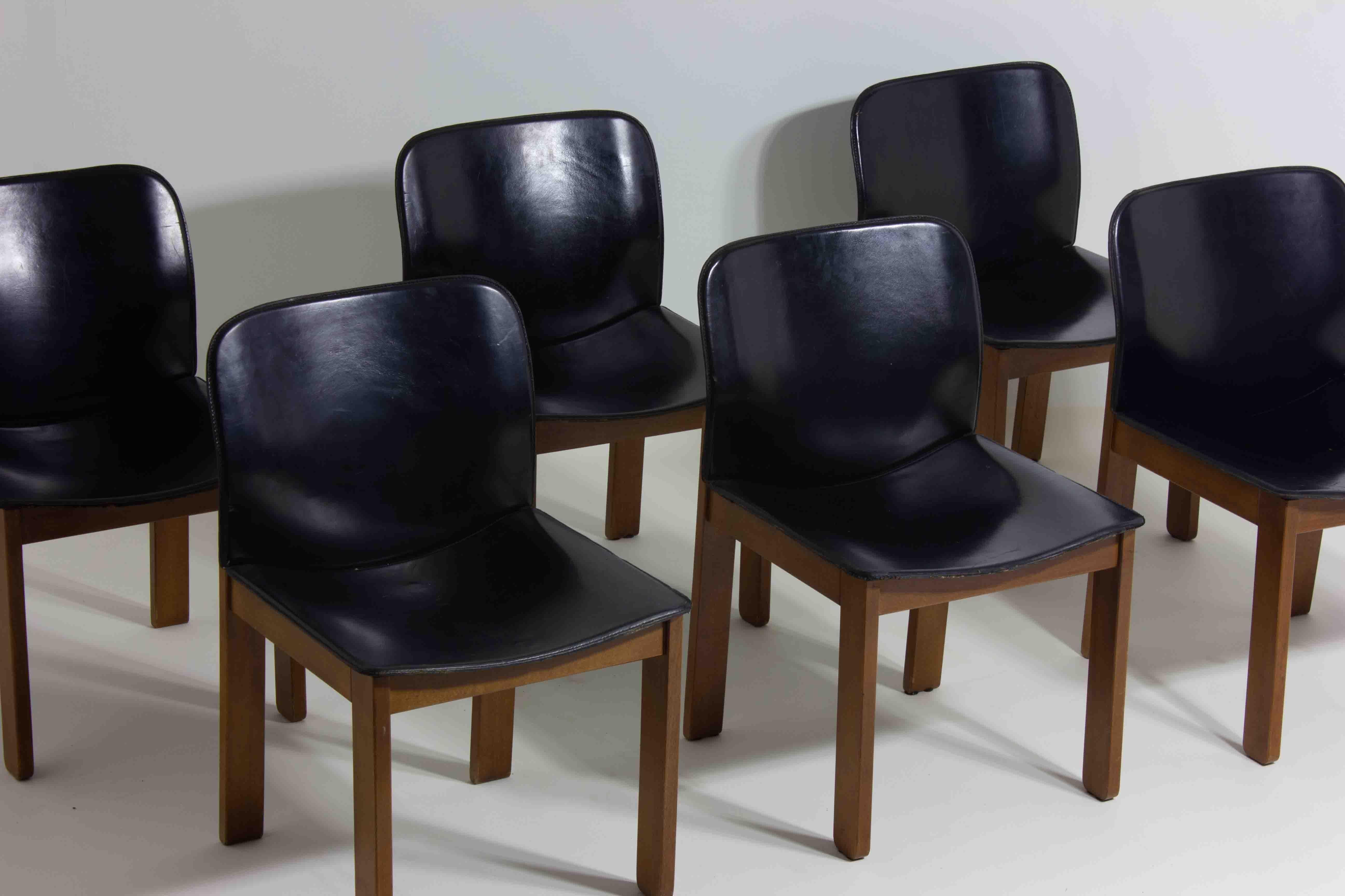 Juego de 6 sillas de comedor de cuero negro de Afra & Tobia Scarpa, años 70 en Bueno estado para la venta en Antwerpen, VAN