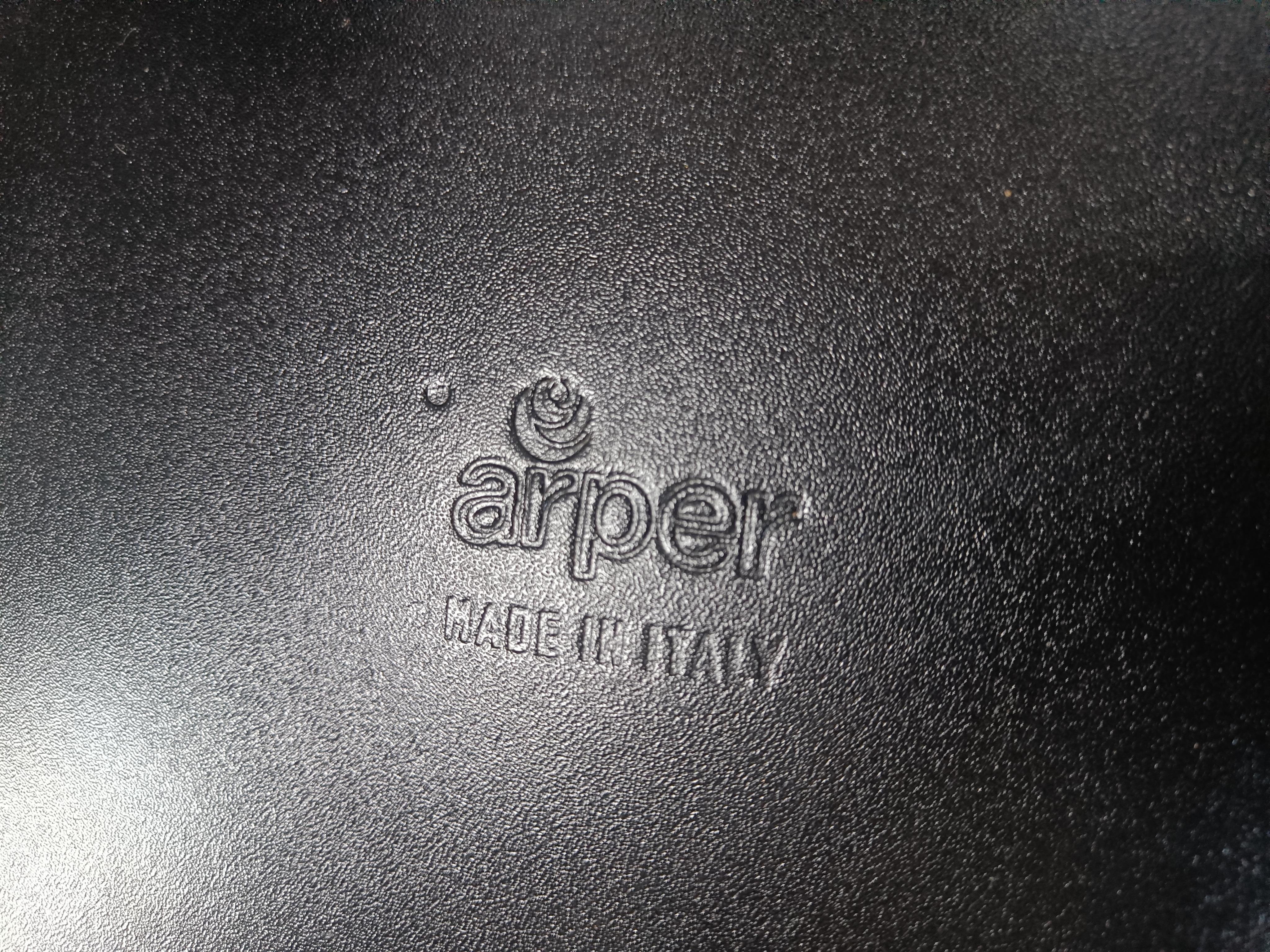 Set of 6 black leather dining chairs by Arper Italy, 1980s In Good Condition For Sale In Leuven, Vlaams Gewest