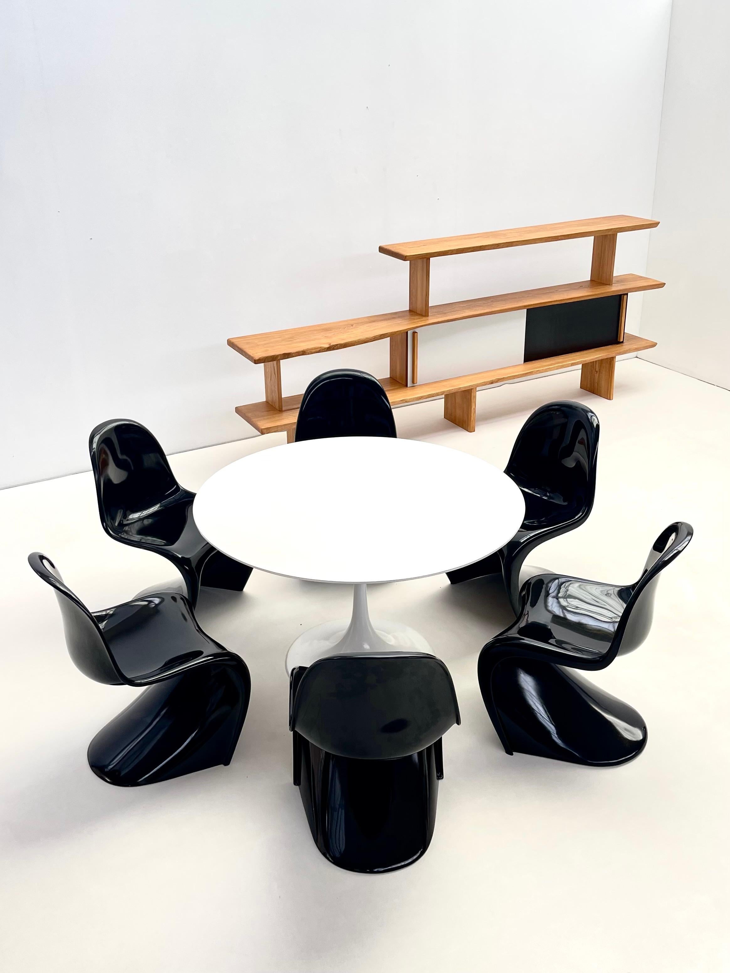 Mid-Century Modern Ensemble de 6 chaises noires 'Panton' de Verner Panton (1ère et 2ème édition) en vente