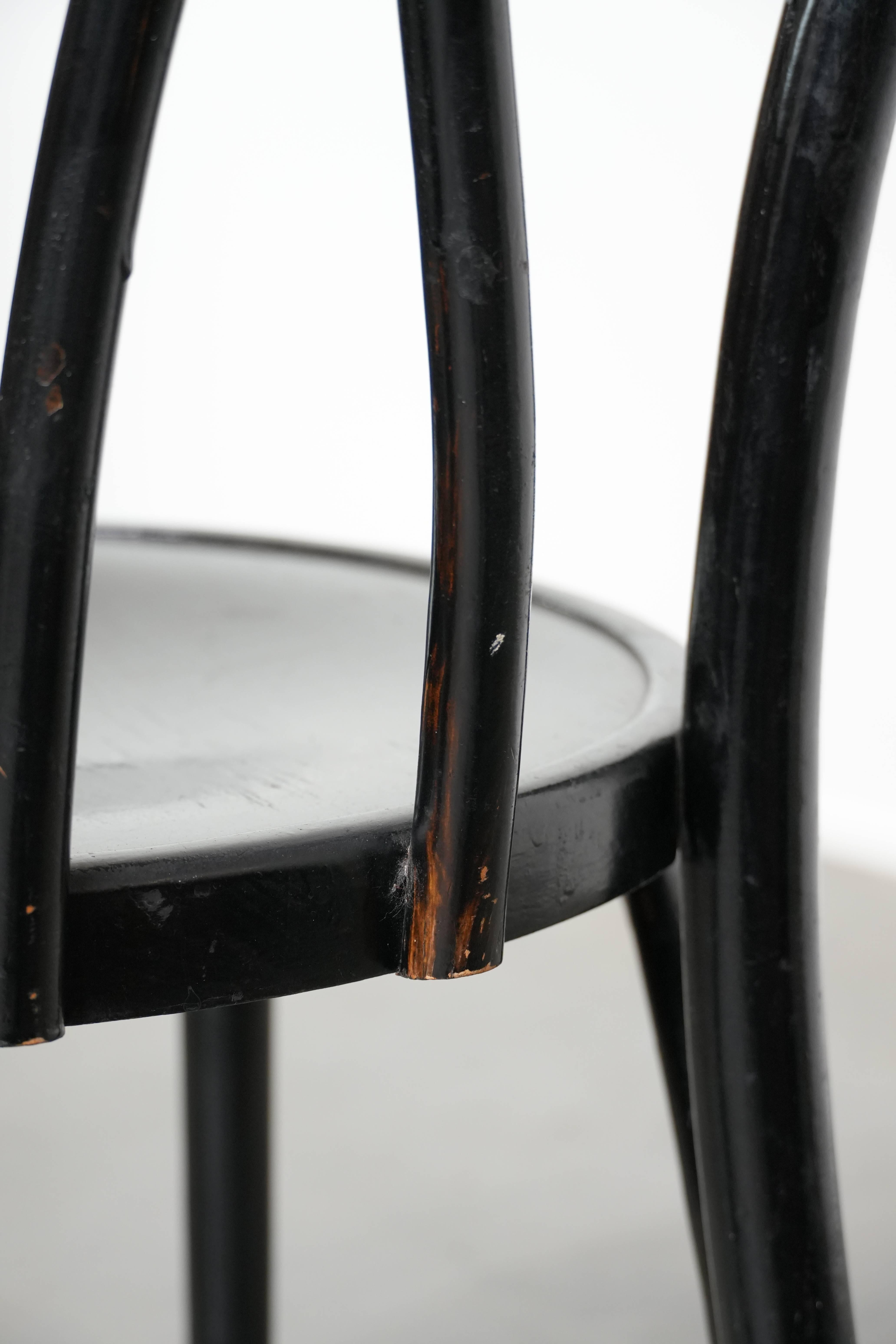 6 schwarze Thonet Bistrostühle im Vintage-Stil mit elegantem Design im Angebot 9