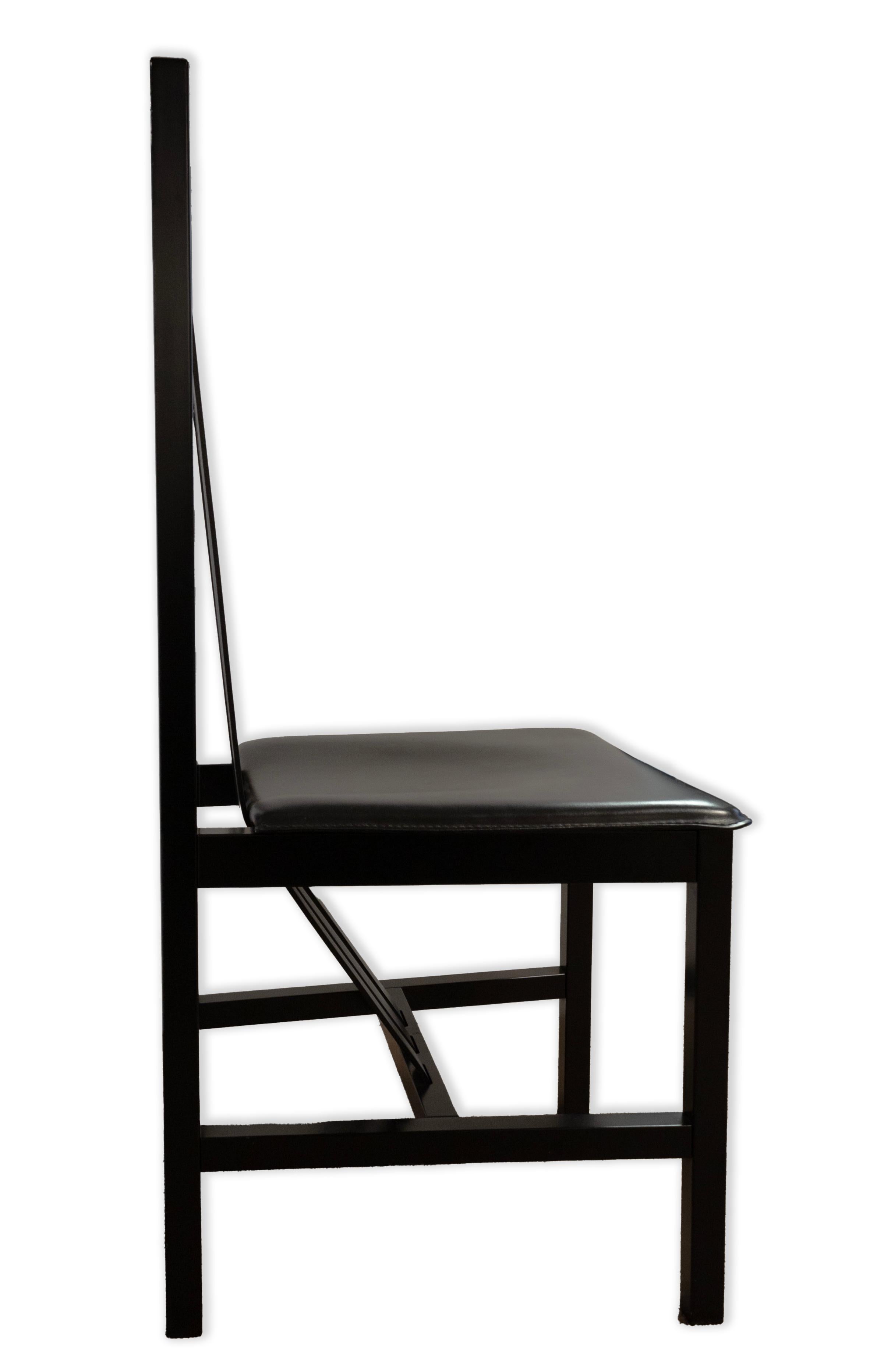 Modern Set of 6 Black Wood and Leather Strap Contemporary Dining Chairs Made in Italy For Sale