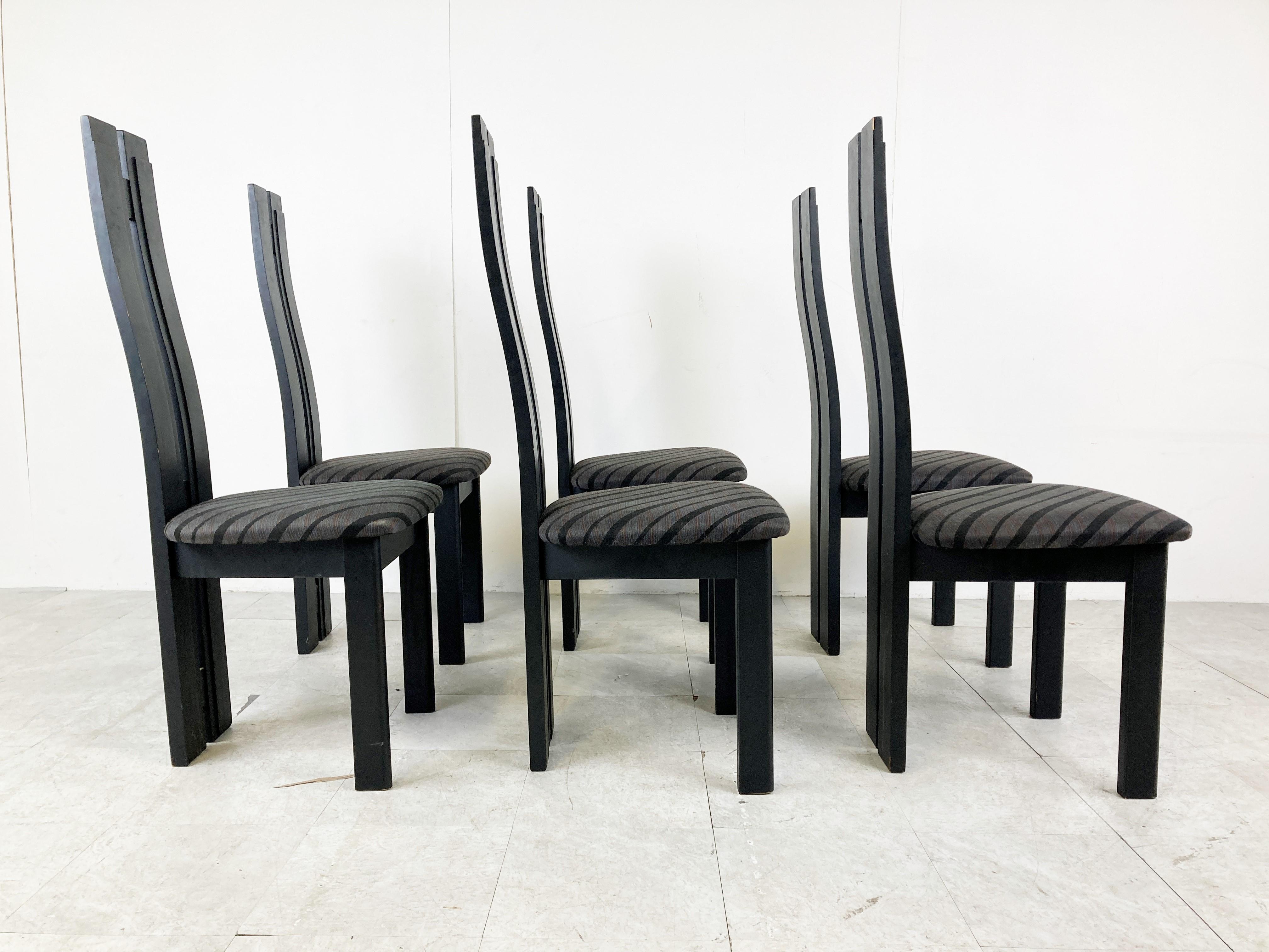 Tissu Ensemble de 6 chaises de salle à manger en bois noir à haut dossier - années 1980 en vente