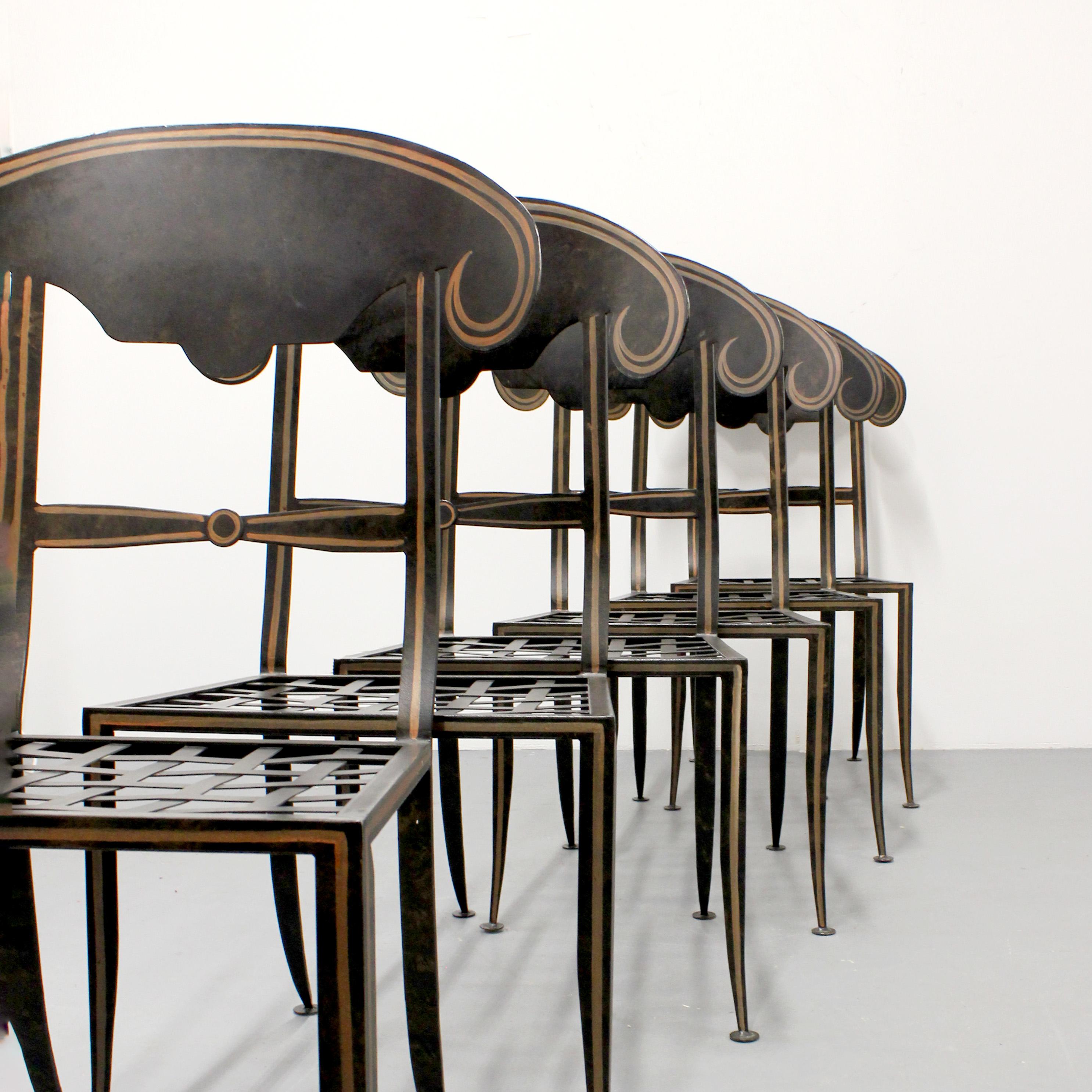Set of 6 black wrought iron chairs with antique gold details - c. 1970 In condizioni ottime in vendita a Madrid, España
