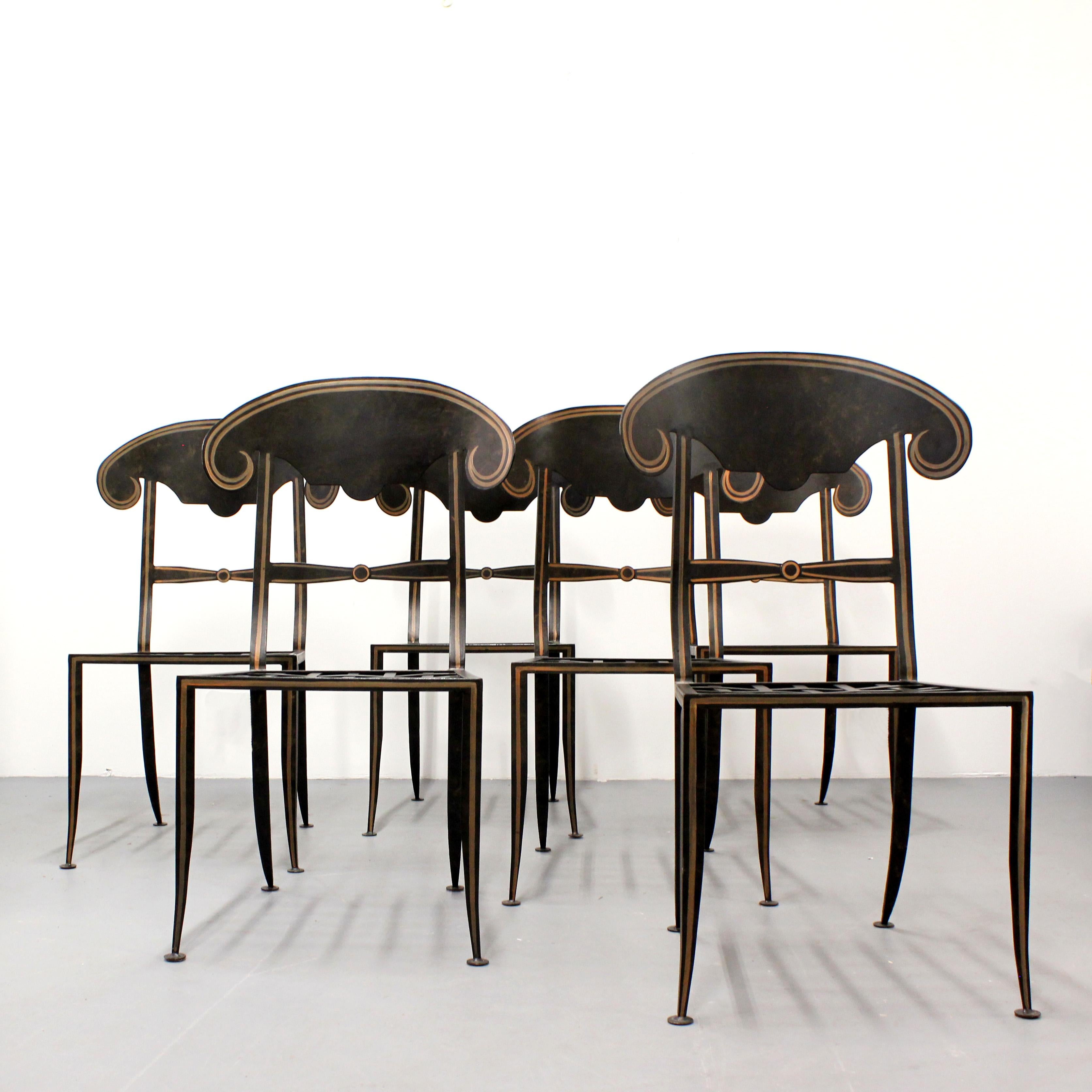 Fine XX secolo Set of 6 black wrought iron chairs with antique gold details - c. 1970 in vendita