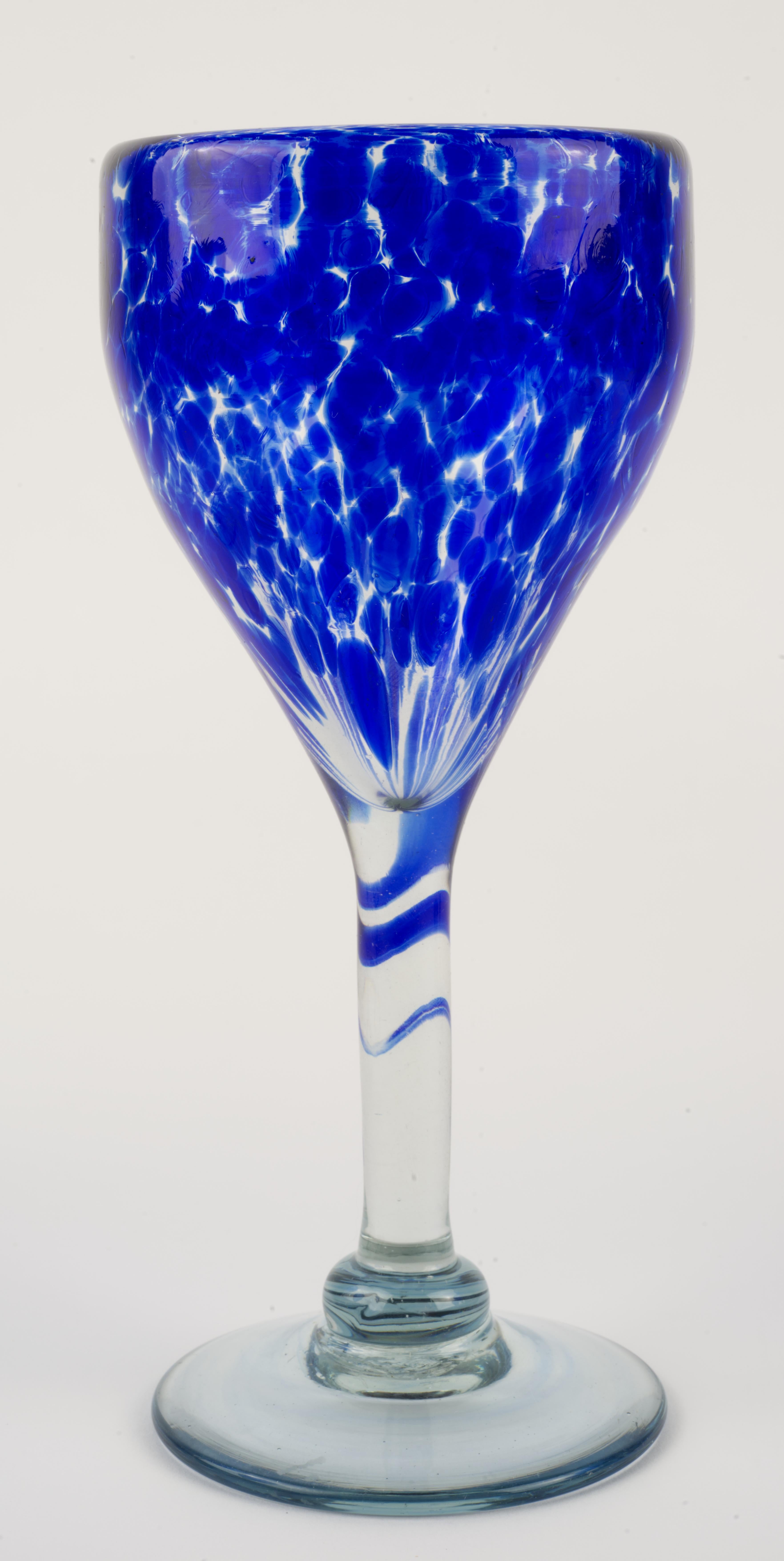 Vetro artistico Set di 6 bicchieri da acqua o da vino soffiati blu cobalto e trasparenti Messico in vendita