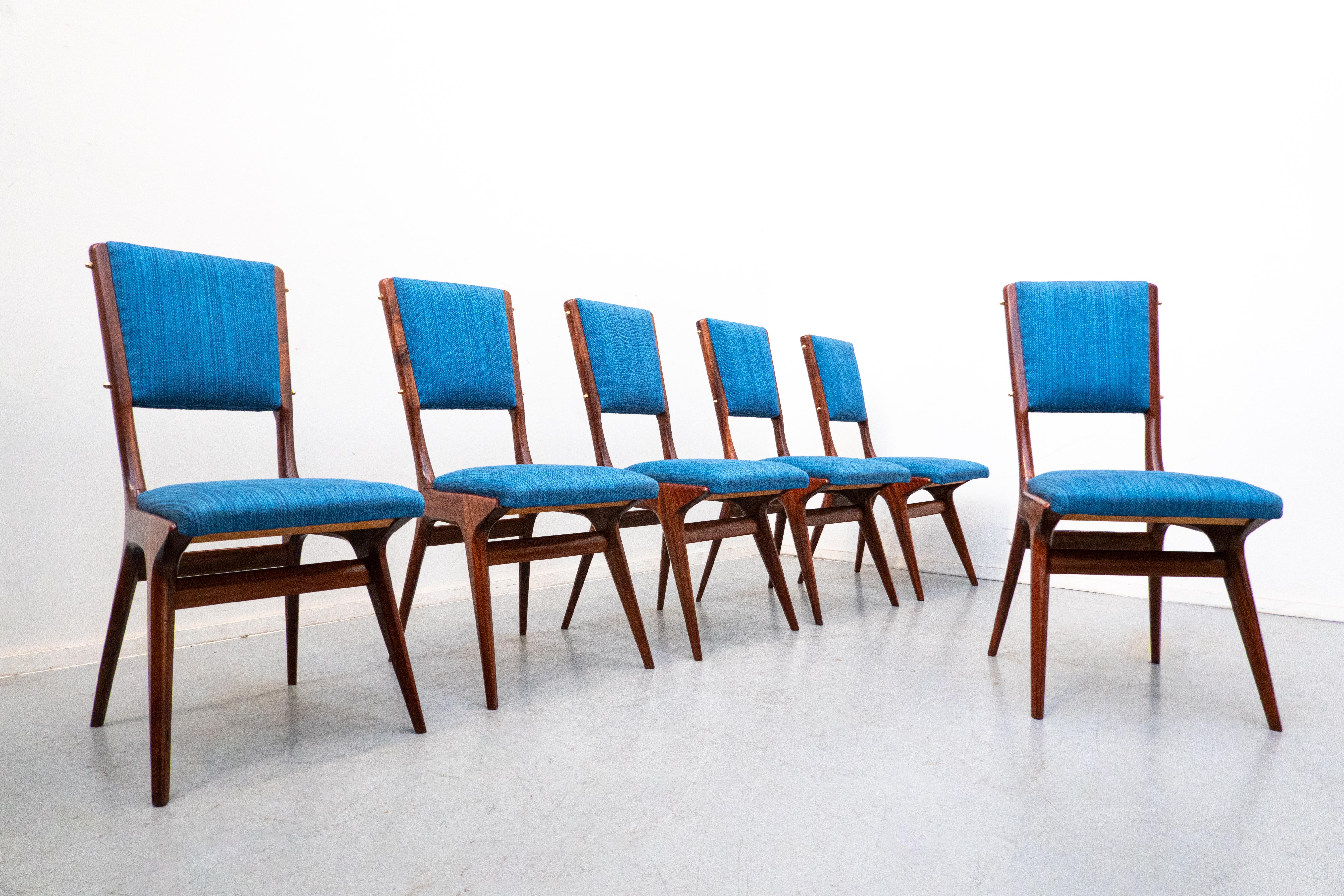 Set of 6 blue chairs model 634 by Carlo de Carli for Cassina, Italy, 1950s
Mahogany and blue fabric. 
Reupholstered.
 