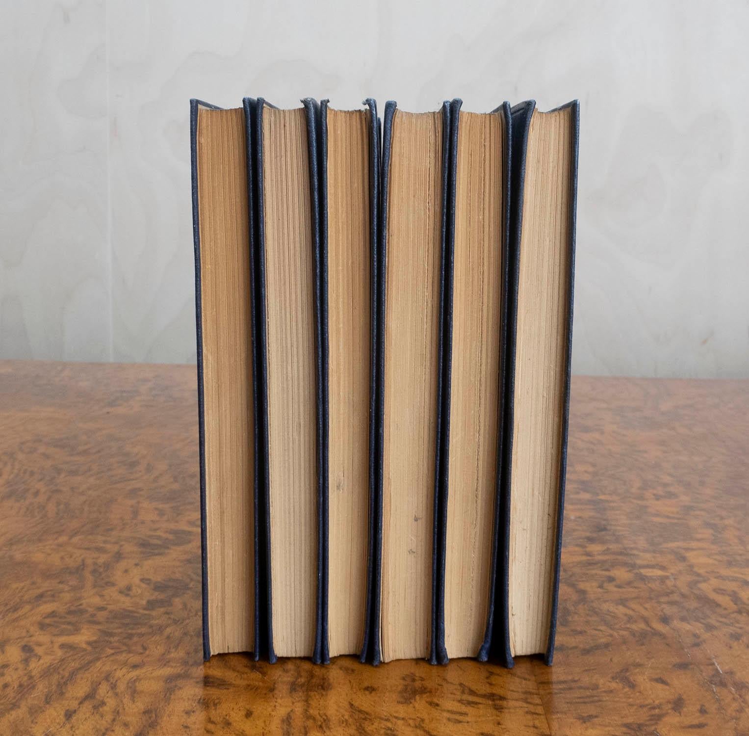 Autre Ensemble de 6 livres reliés en tissu bleu. Les œuvres de H.H Munro « Saraki », vers 1927 en vente