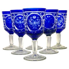 Juego de 6 copas de cristal con incrustación azul cobalto de Bohemia