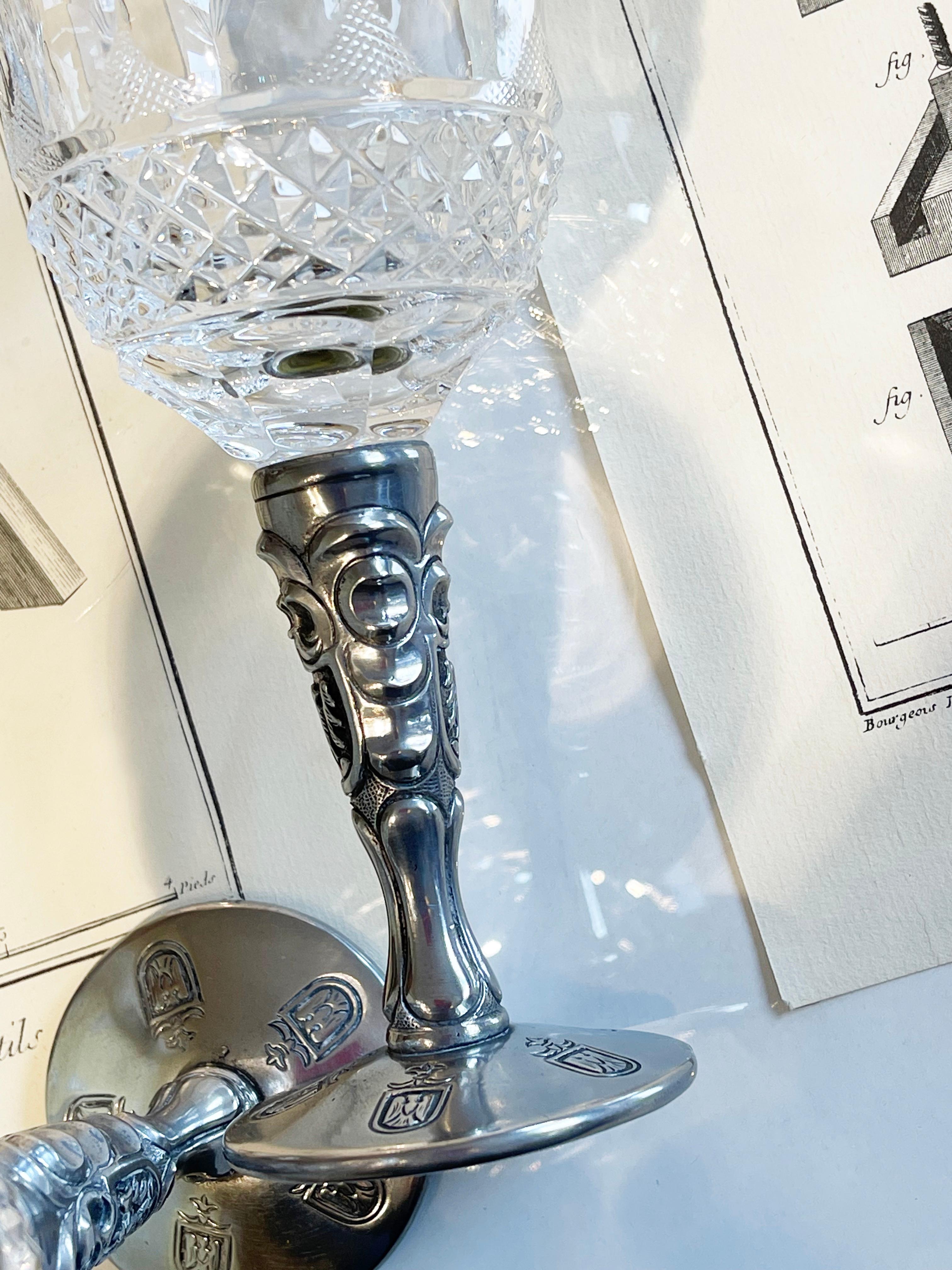 6er-Set Weinkelche aus geschliffenem böhmischem Kristallglas und Stem aus Zinn, Wappen  (20. Jahrhundert) im Angebot