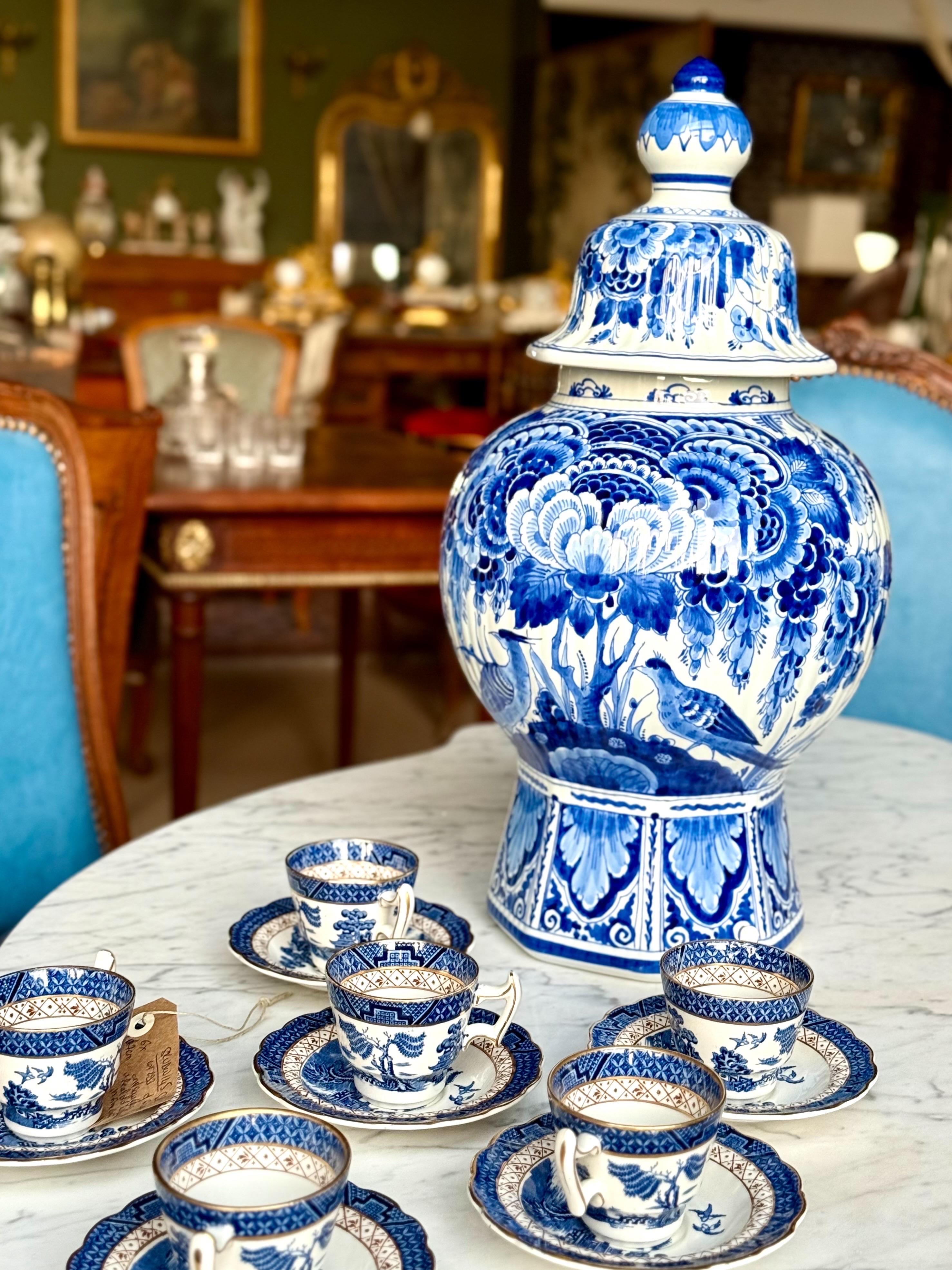 Set of 6 Booths 'Real Old Willow' Pattern Cups & Saucers with Gilt Accents For Sale 9