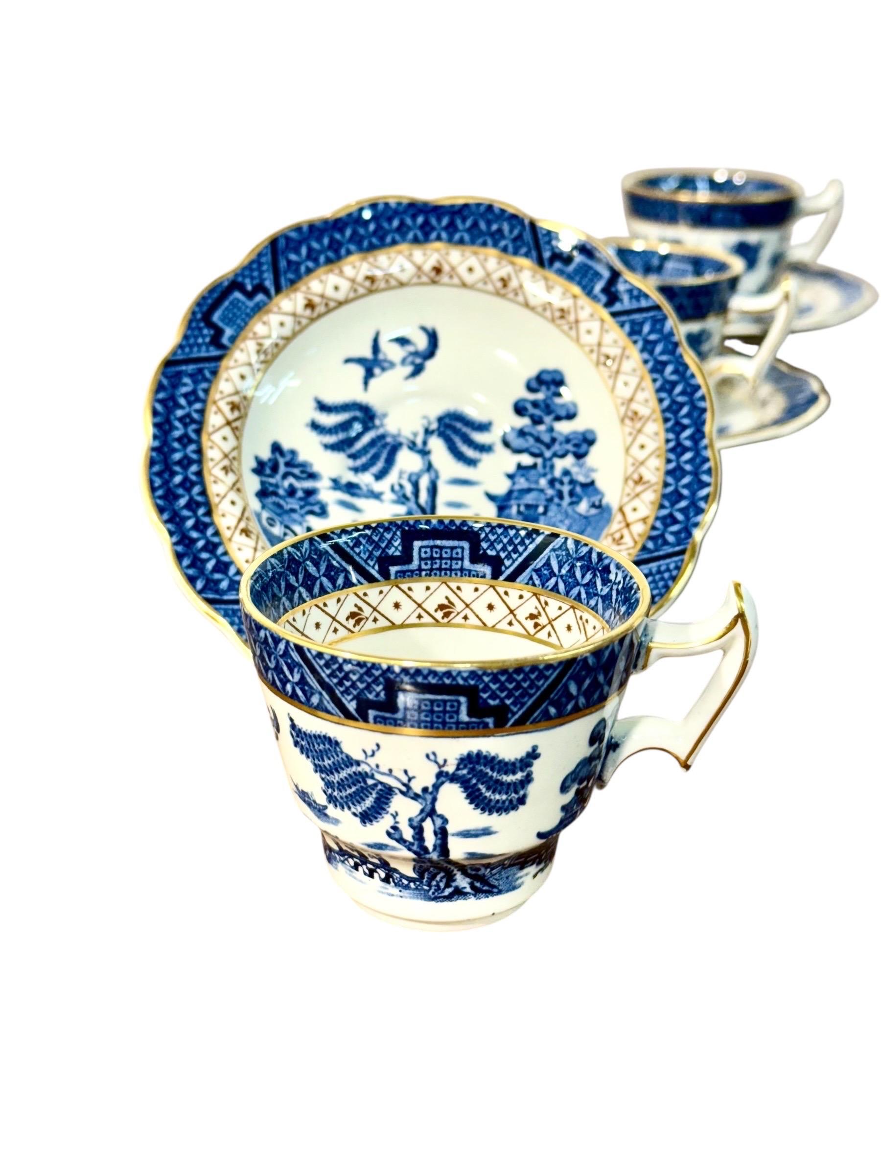 Set of 6 Booths 'Real Old Willow' Pattern Cups & Saucers with Gilt Accents In Good Condition For Sale In LA CIOTAT, FR