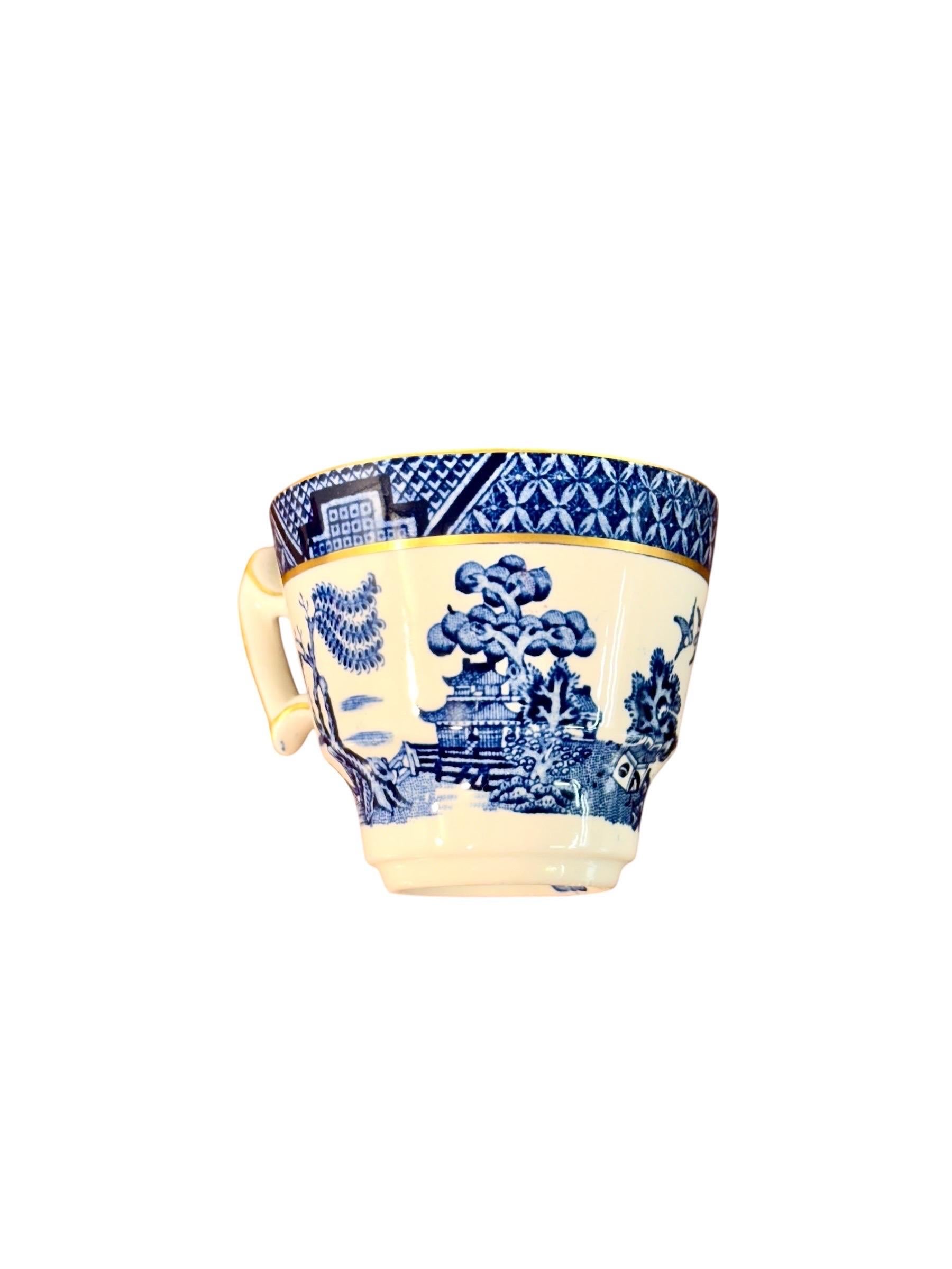 20th Century Set of 6 Booths 'Real Old Willow' Pattern Cups & Saucers with Gilt Accents For Sale