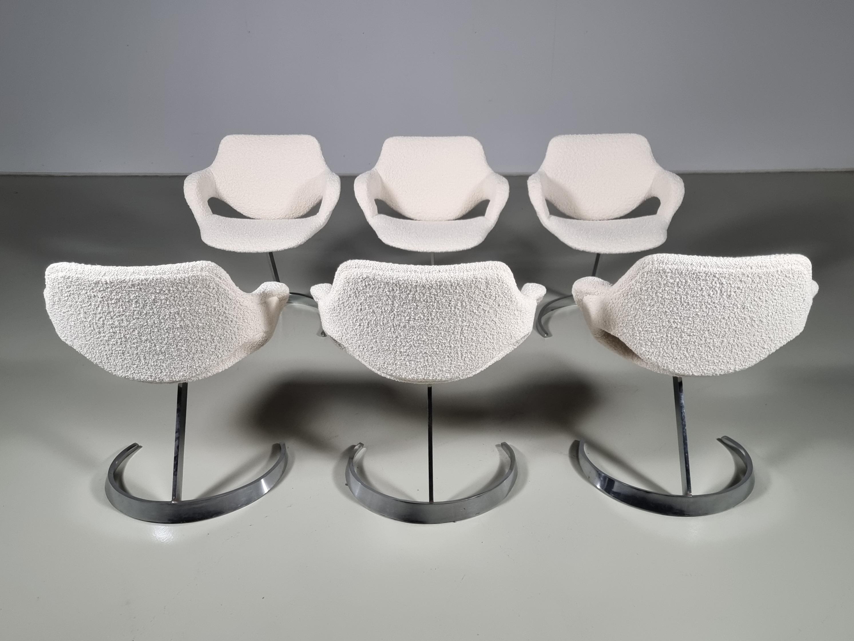 Boris Tabacoff Scimitar chairs for 'Mobilier Modulaire Moderne' (MMM), France, 1960s.

Boris Tabacoff is well known for his futuristic-looking pieces during the 1960s. These 'Scimitar