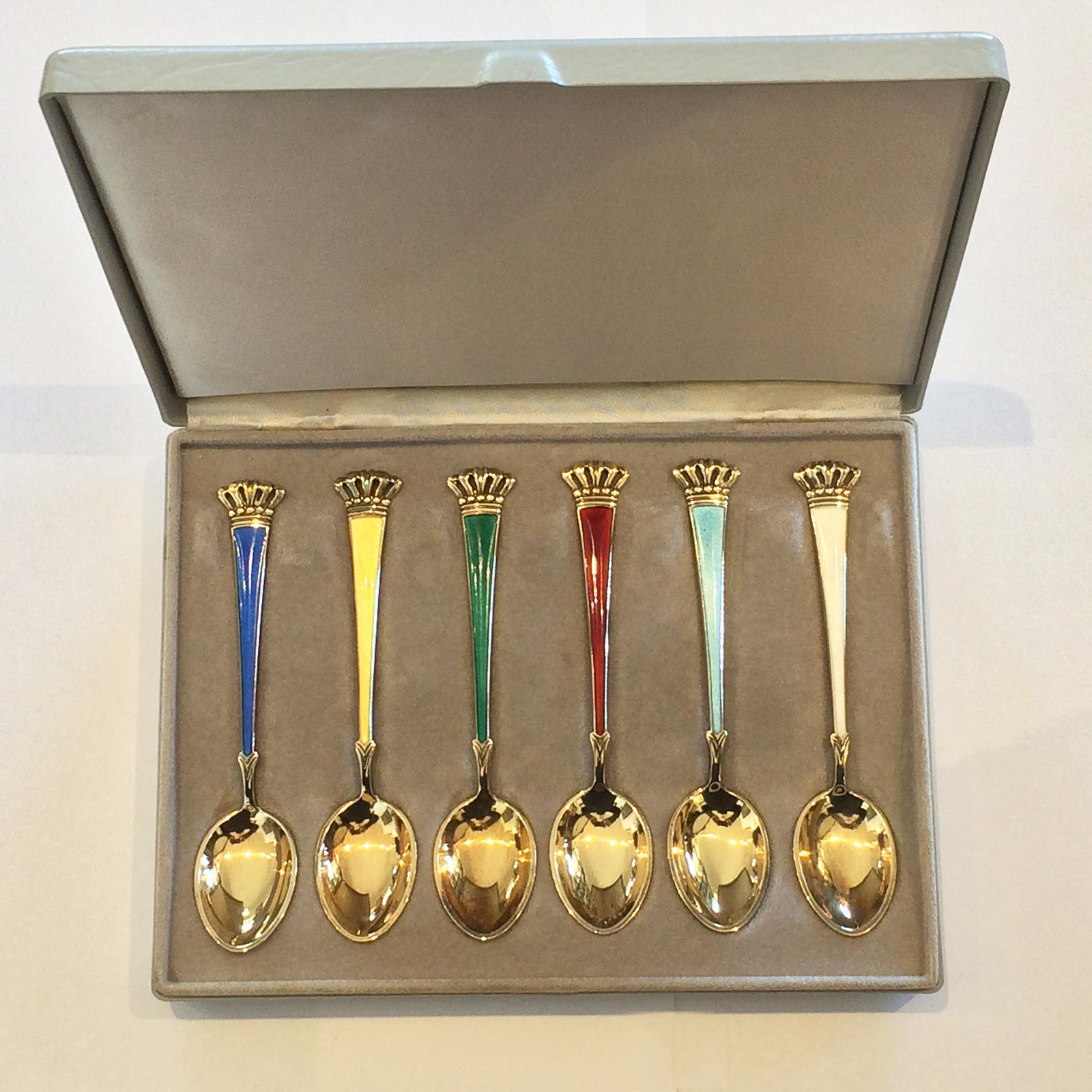 Art Deco Danish 925s gilt silver set o 6 teaspoons with Guilloche enameling. In original box. All spoons being excellent condition. Bearing the “Crown of Denmark” at the top, and fine decoration immediately below and also at the start of the spoon