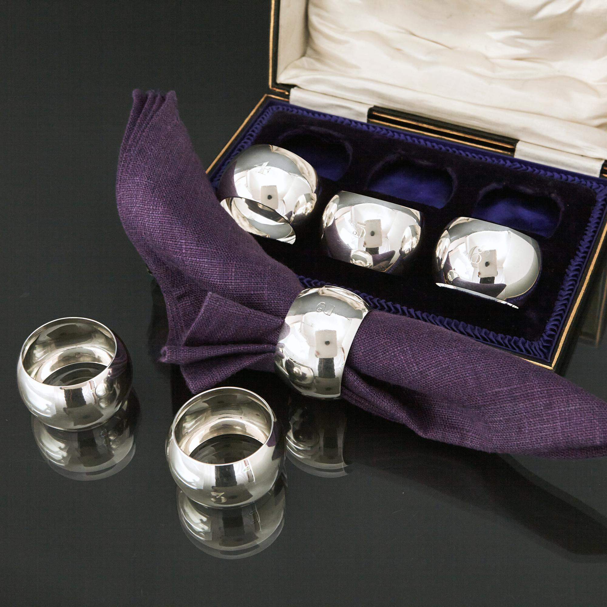 Set of 6 Boxed Bellied Antique Silver Napkin Rings, 1915 1