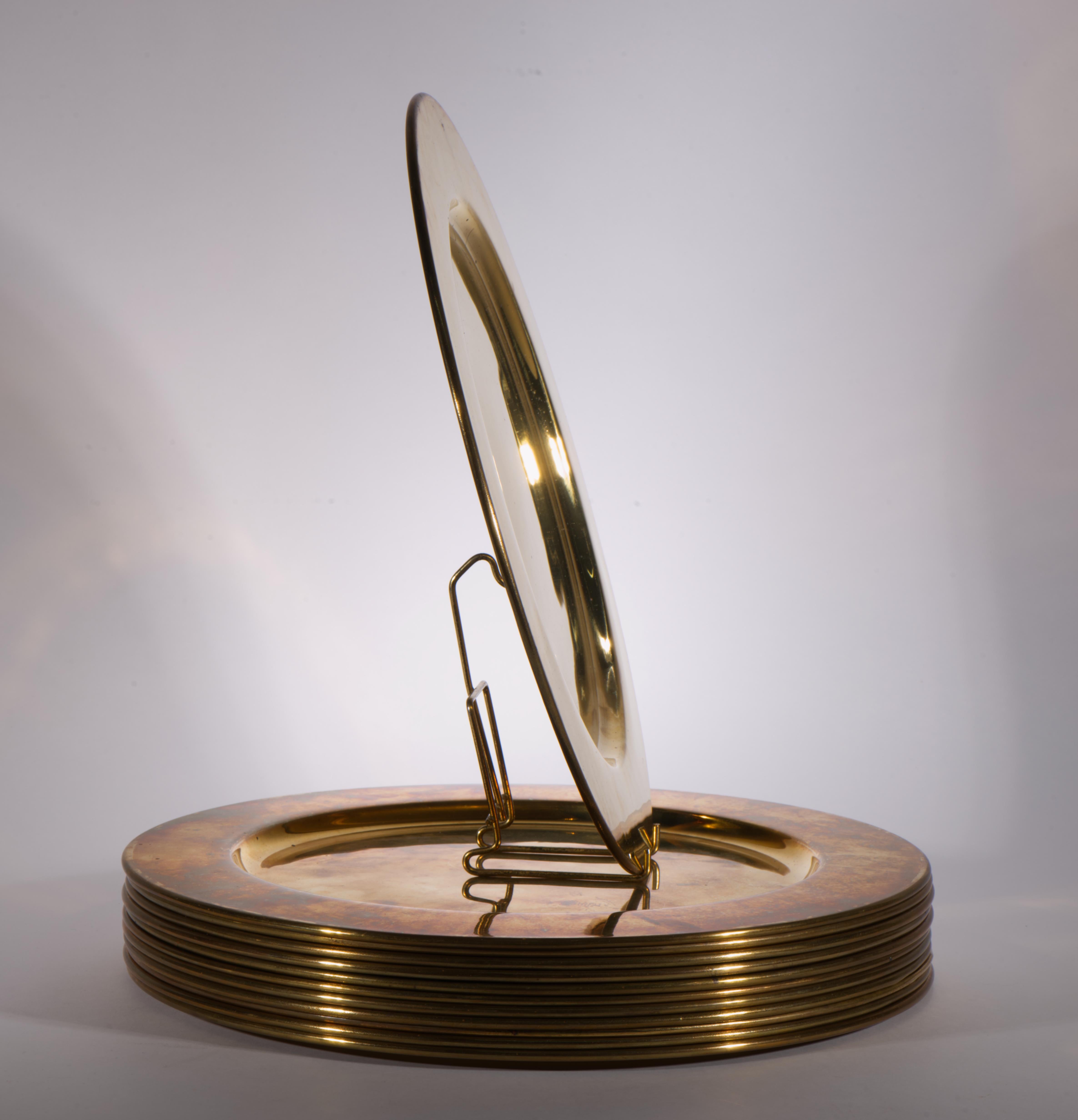 Scandinave moderne Ensemble de 6 assiettes de présentation en laiton, The Modern Scandinavian 1960s-1970s en vente