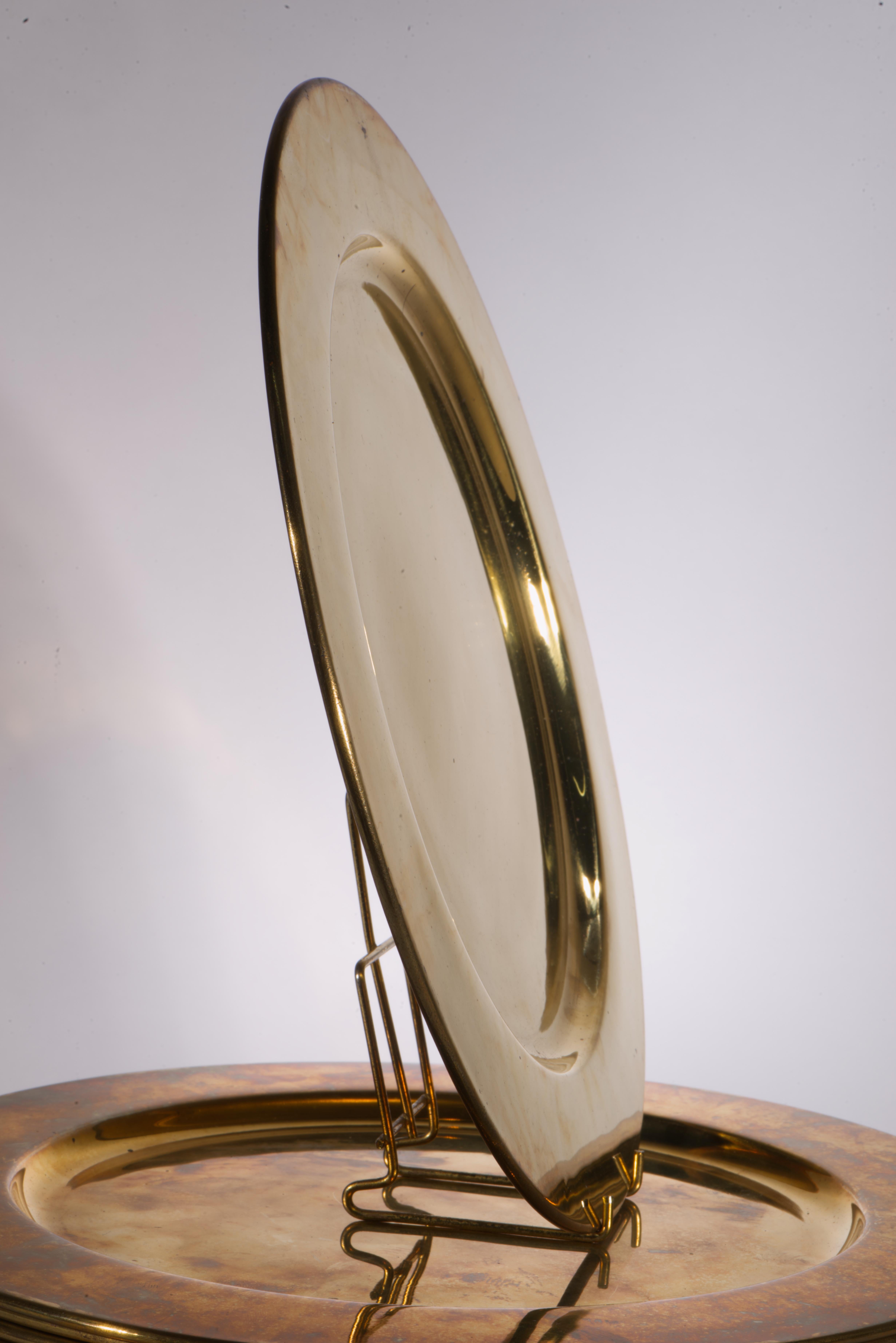 Scandinave Ensemble de 6 assiettes de présentation en laiton, The Modern Scandinavian 1960s-1970s en vente