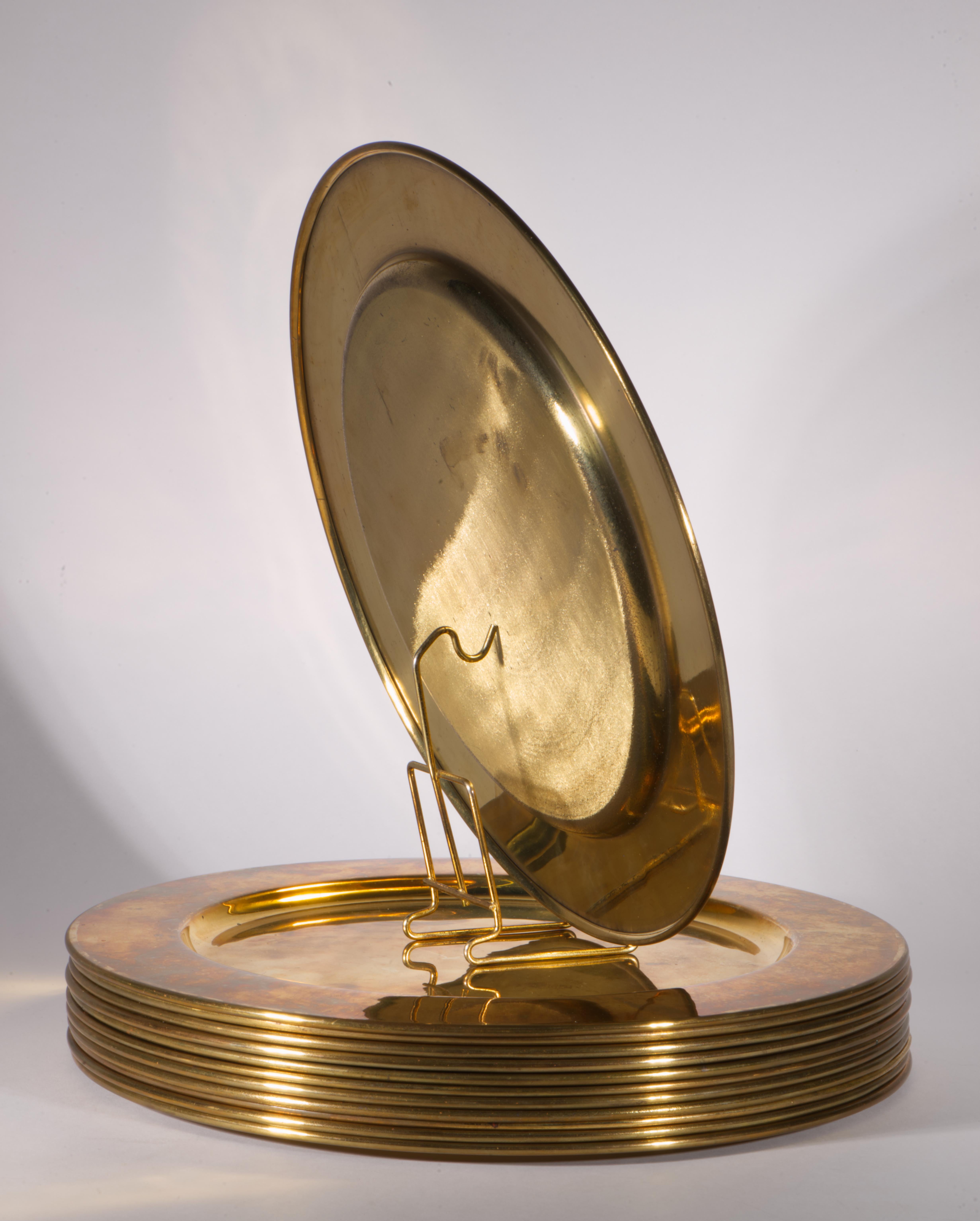 Fait main Ensemble de 6 assiettes de présentation en laiton, The Modern Scandinavian 1960s-1970s en vente