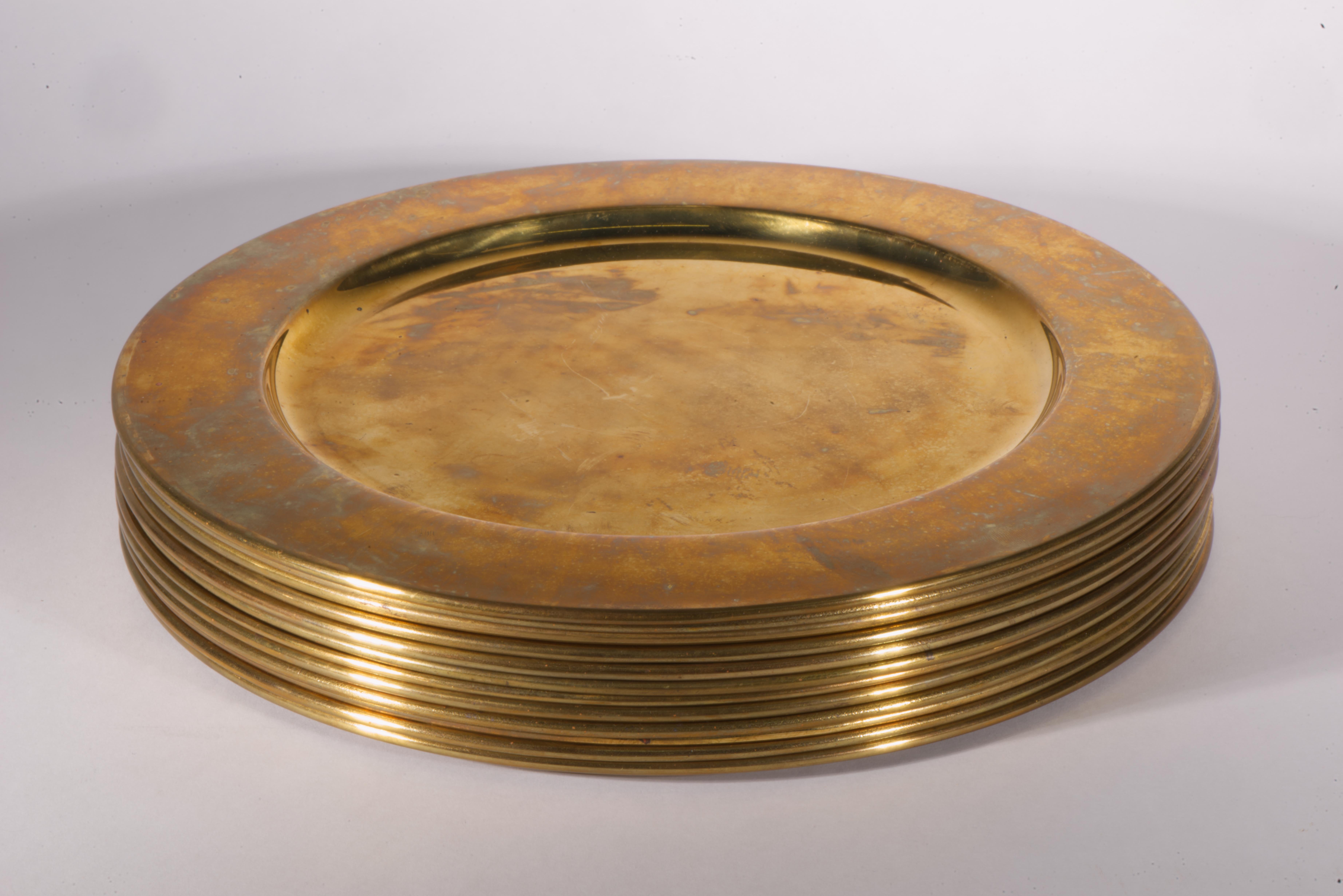 Ensemble de 6 assiettes de présentation en laiton, The Modern Scandinavian 1960s-1970s en vente 1