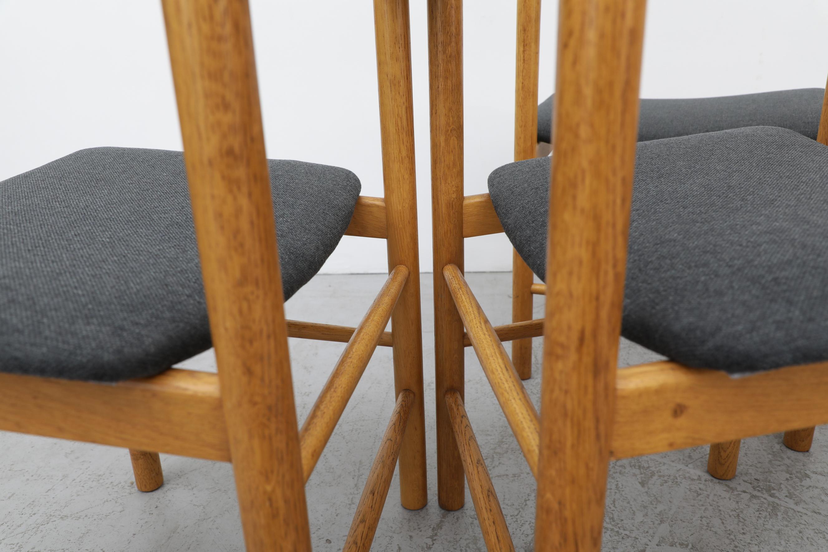 6 Stühle Børge Mogensen Oak Modell 3236 mit grauen gepolsterten Sitzen (Eichenholz) im Angebot