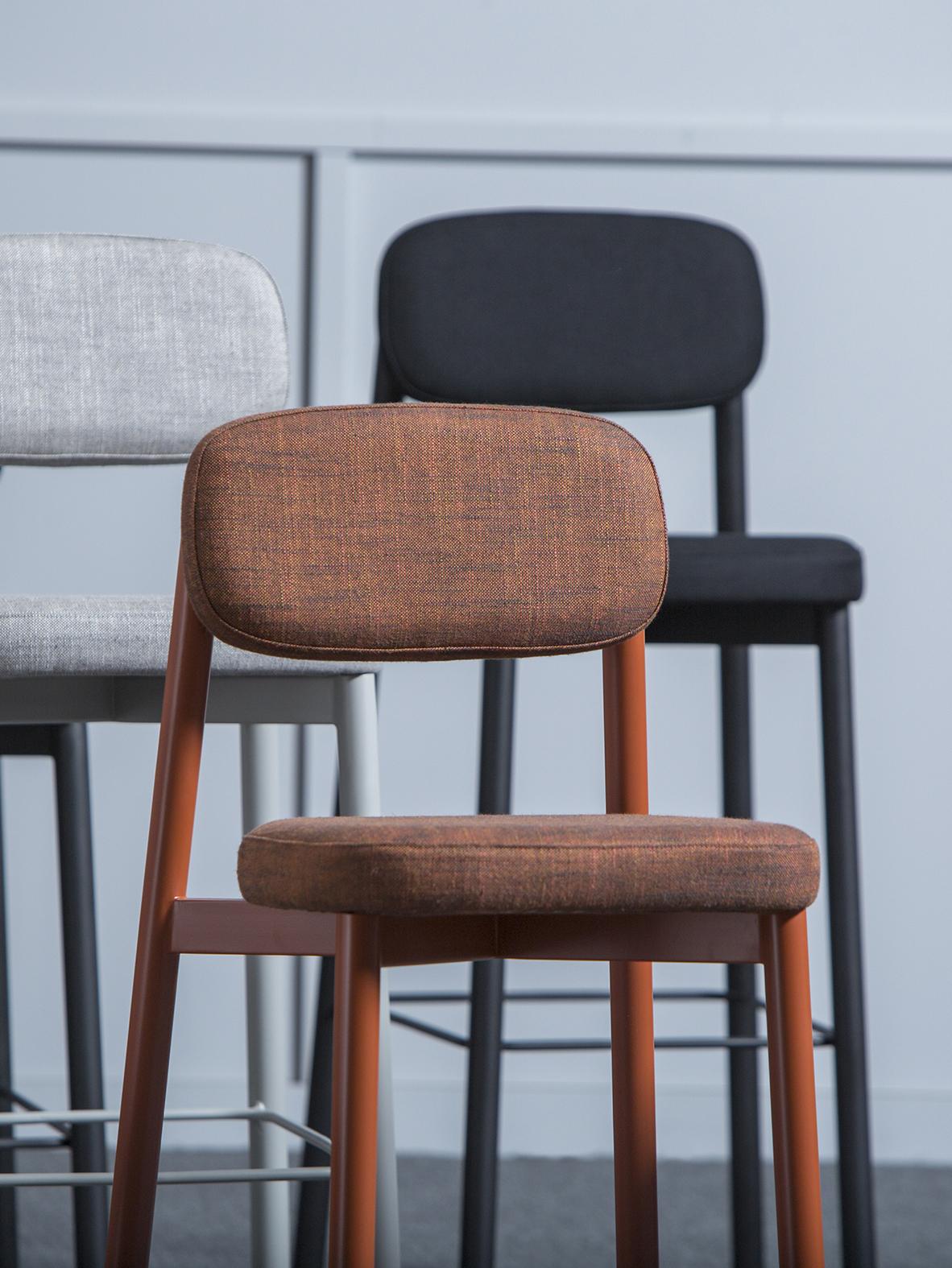 Ensemble de 6 chaises de comptoir 65 cm rouge brique de Kann Design Neuf - En vente à Geneve, CH