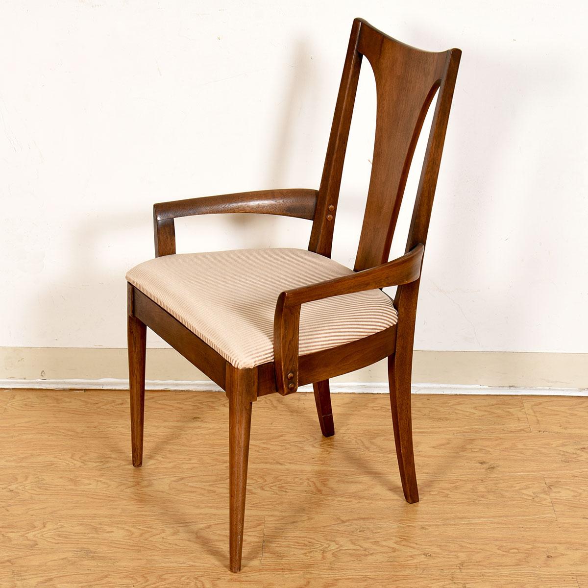 Set of 6 Broyhill Brasilia Walnut Dining Chairs In Excellent Condition In Kensington, MD