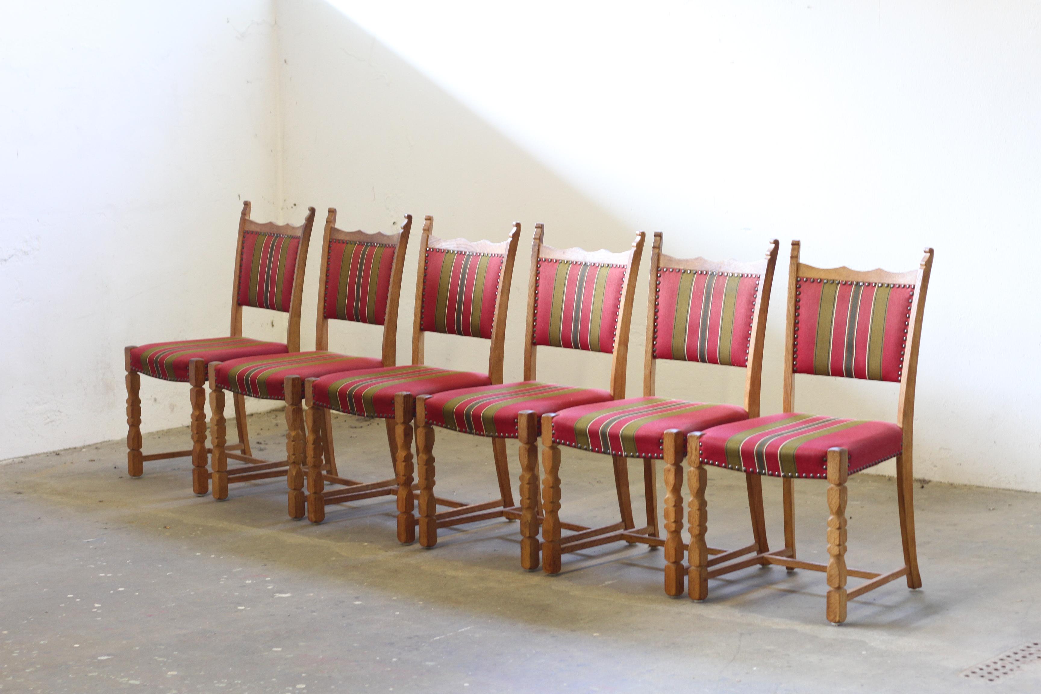 Mid-Century moderno set di 6 sedie da pranzo moderne danesi Brualist in Oak, stile Henning Kjærnulf in vendita