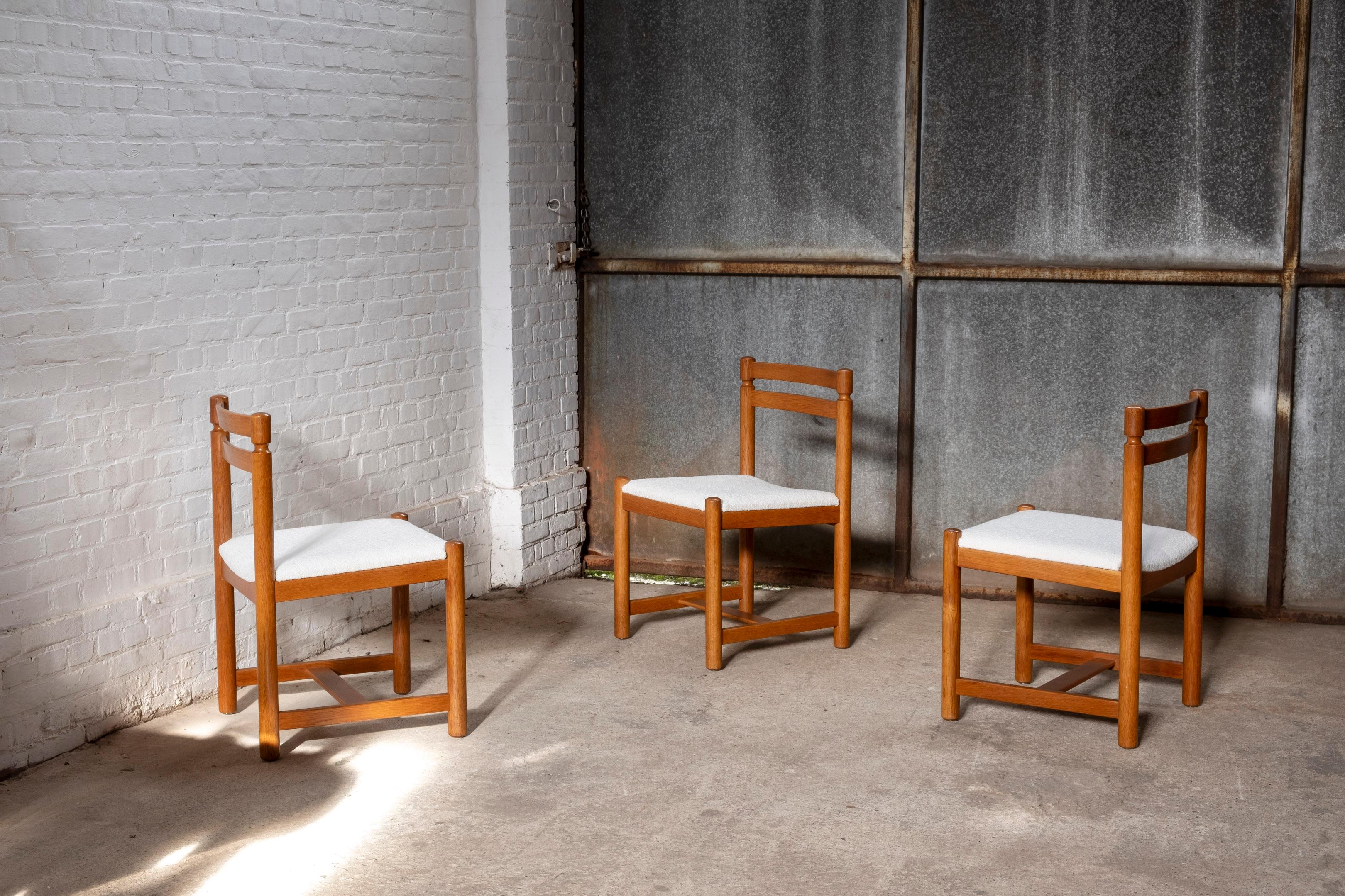 Bouclé Set of 6 Brutalist chairs in Oak, 1960s For Sale