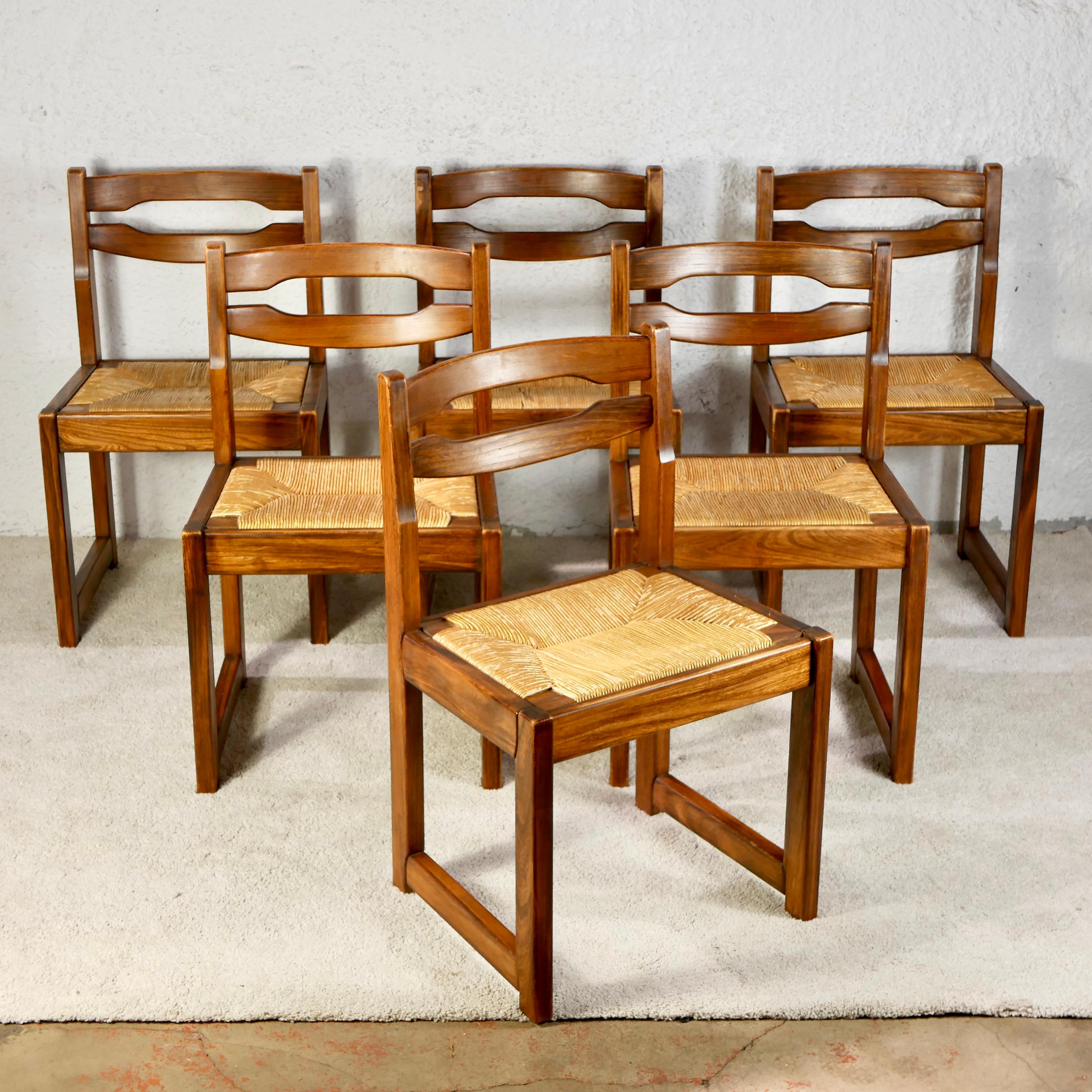 Beautiful set of 6 sturdy chairs by Maison Regain, made in the end of the 1970s-beginning of the 1980s in France.
Nice brutalist style with beautiful making details, solid elm wood with beautiful grain and rope.
Wood structure in good condition,