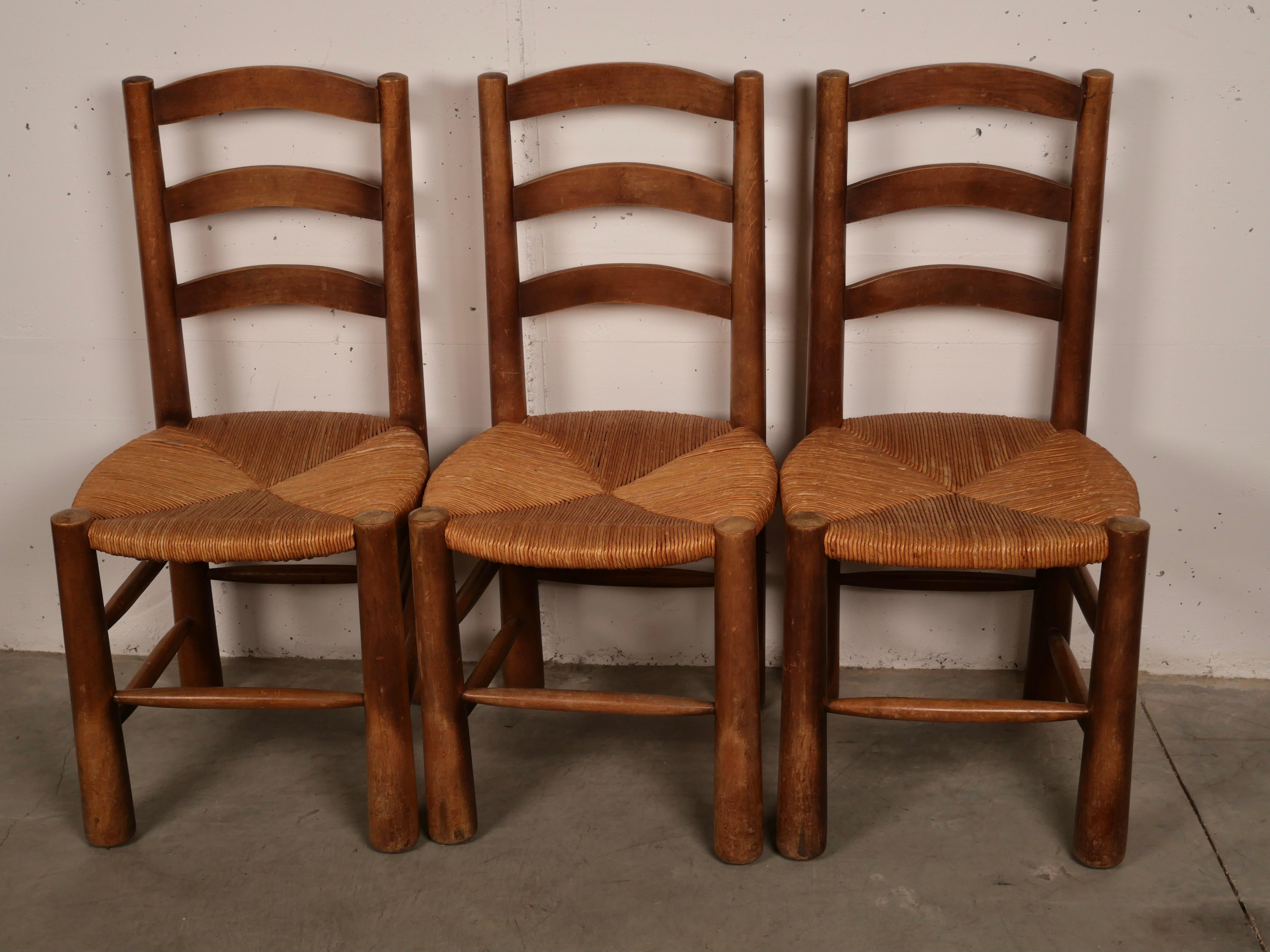 Set of 6 Mountain or chalet chair made by Meubles Georges Robert french cabinetmaker in the 1950's. The structure is in solid oak with conical legs. The seat and backrest are in woven straw reminiscent of the work done for Charlotte Perriand